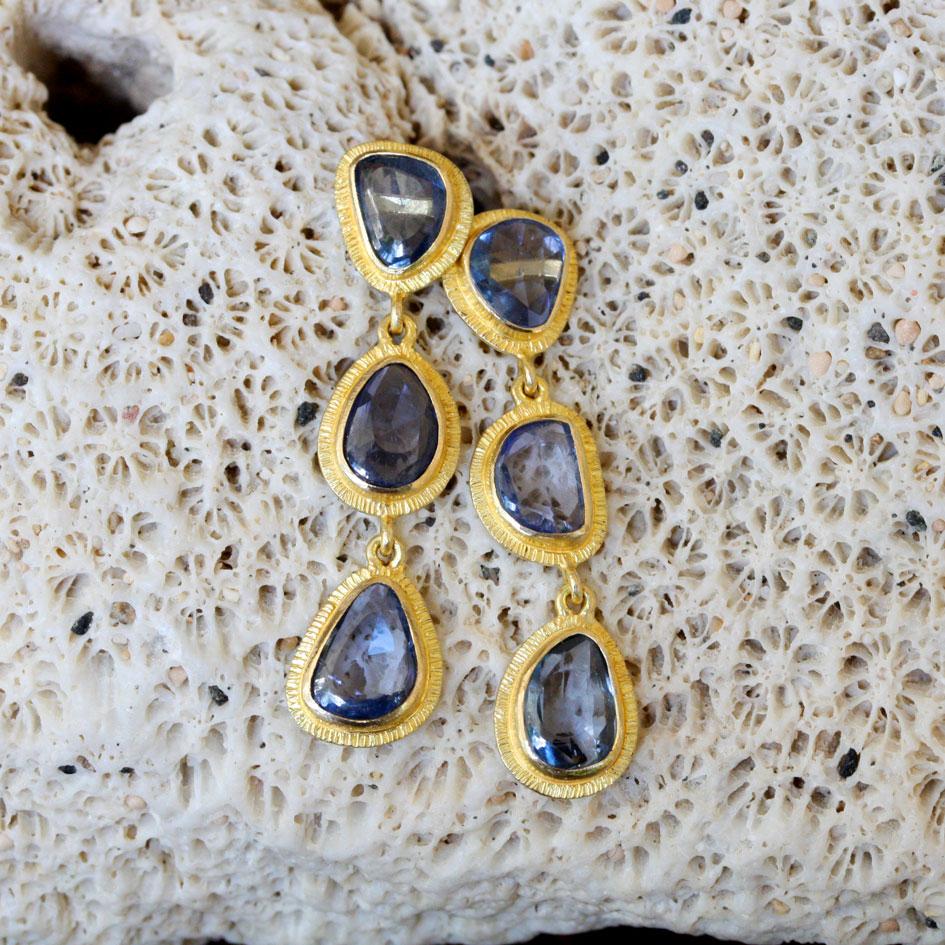 Steven Battelle 4.9 Carats Blue Sapphires 18K Gold Post Earrings For Sale 4