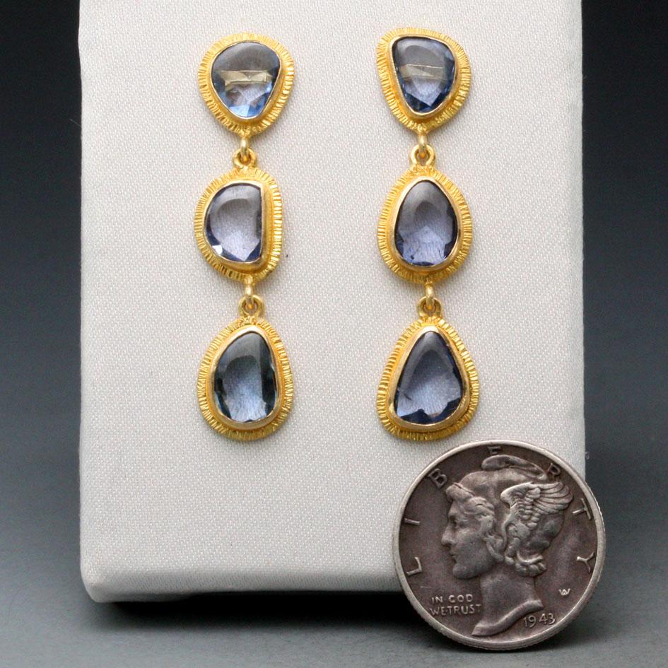 Contemporary Steven Battelle 4.9 Carats Blue Sapphires 18K Gold Post Earrings For Sale