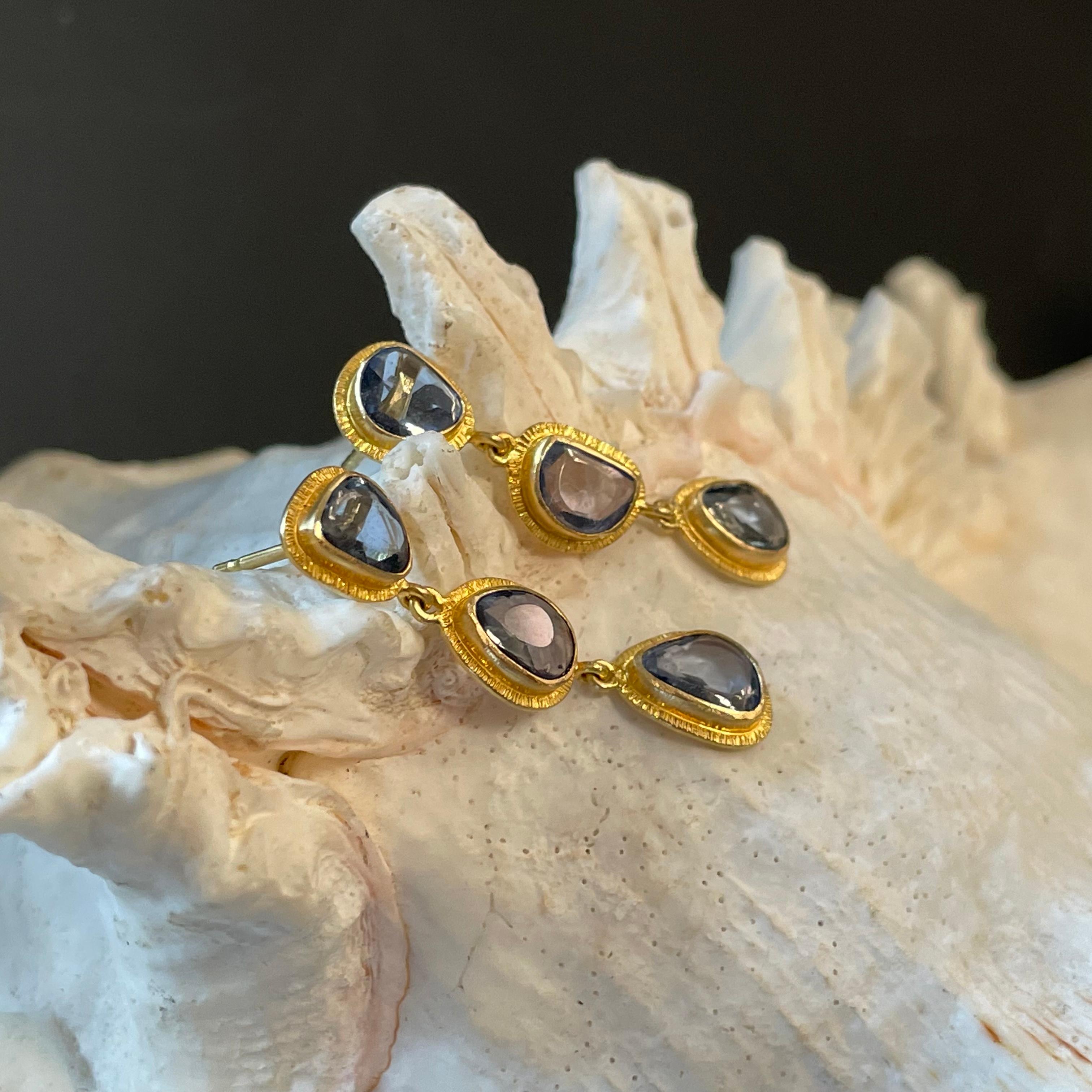Contemporary Steven Battelle 4.9 Carats Blue Sapphires 18K Gold Post Earrings For Sale