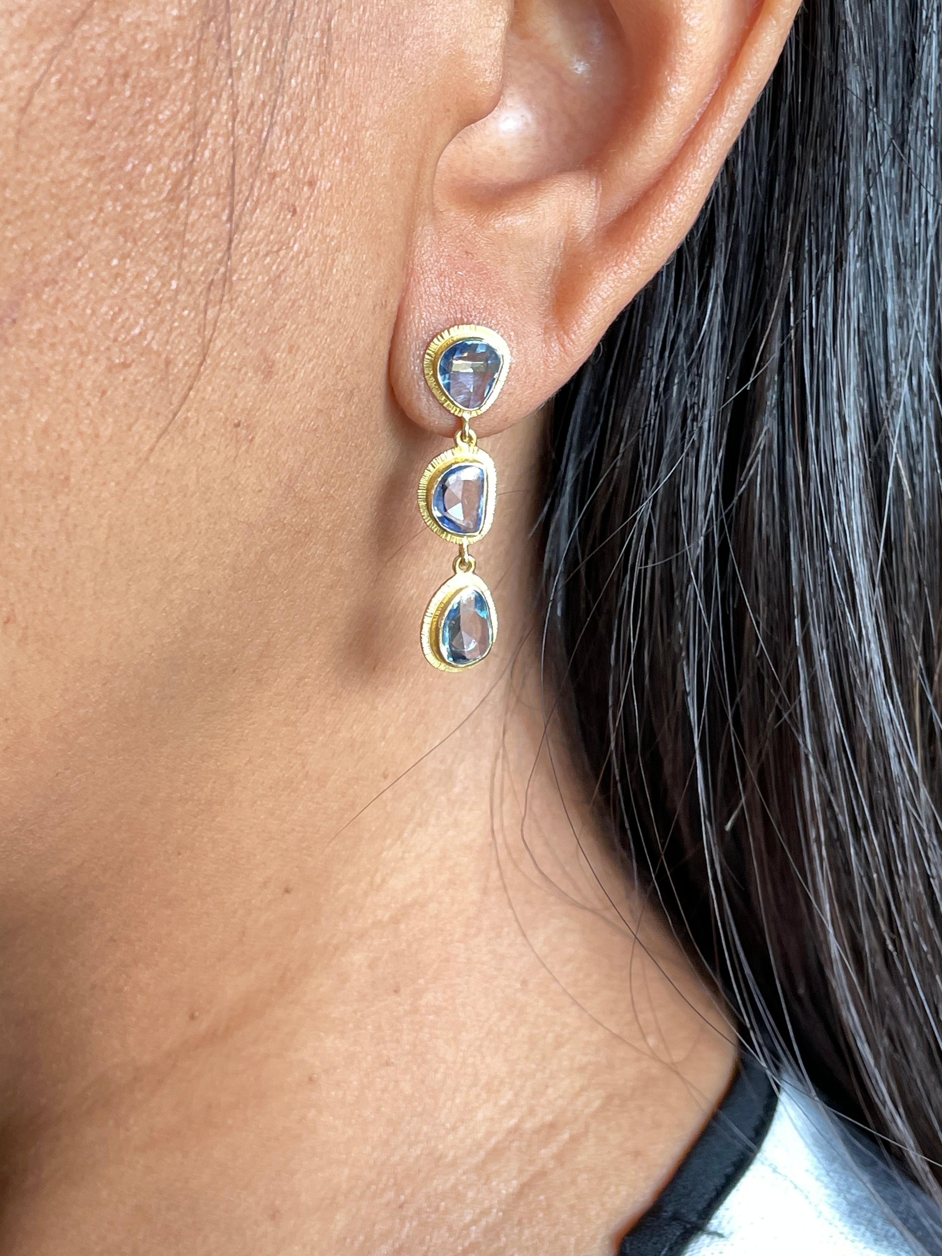 Mixed Cut Steven Battelle 4.9 Carats Blue Sapphires 18K Gold Post Earrings For Sale