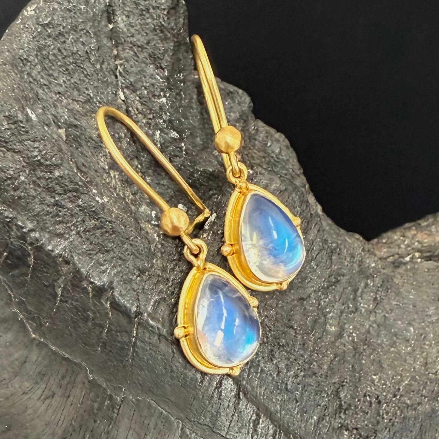 Steven Battelle 4.9 Carats Rainbow Moonstone 18K Gold Wire Earrings For Sale 5