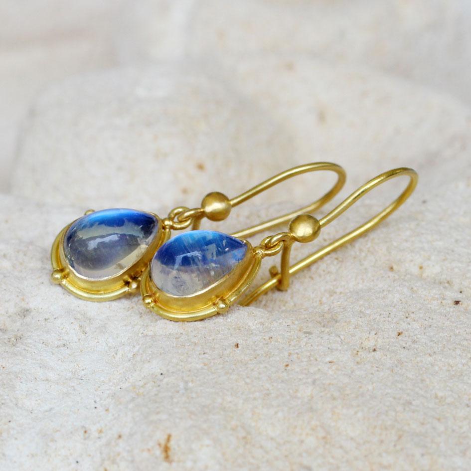 Steven Battelle 4.9 Carats Rainbow Moonstone 18K Gold Wire Earrings In New Condition For Sale In Soquel, CA