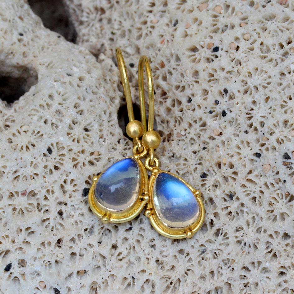 Women's or Men's Steven Battelle 4.9 Carats Rainbow Moonstone 18K Gold Wire Earrings For Sale