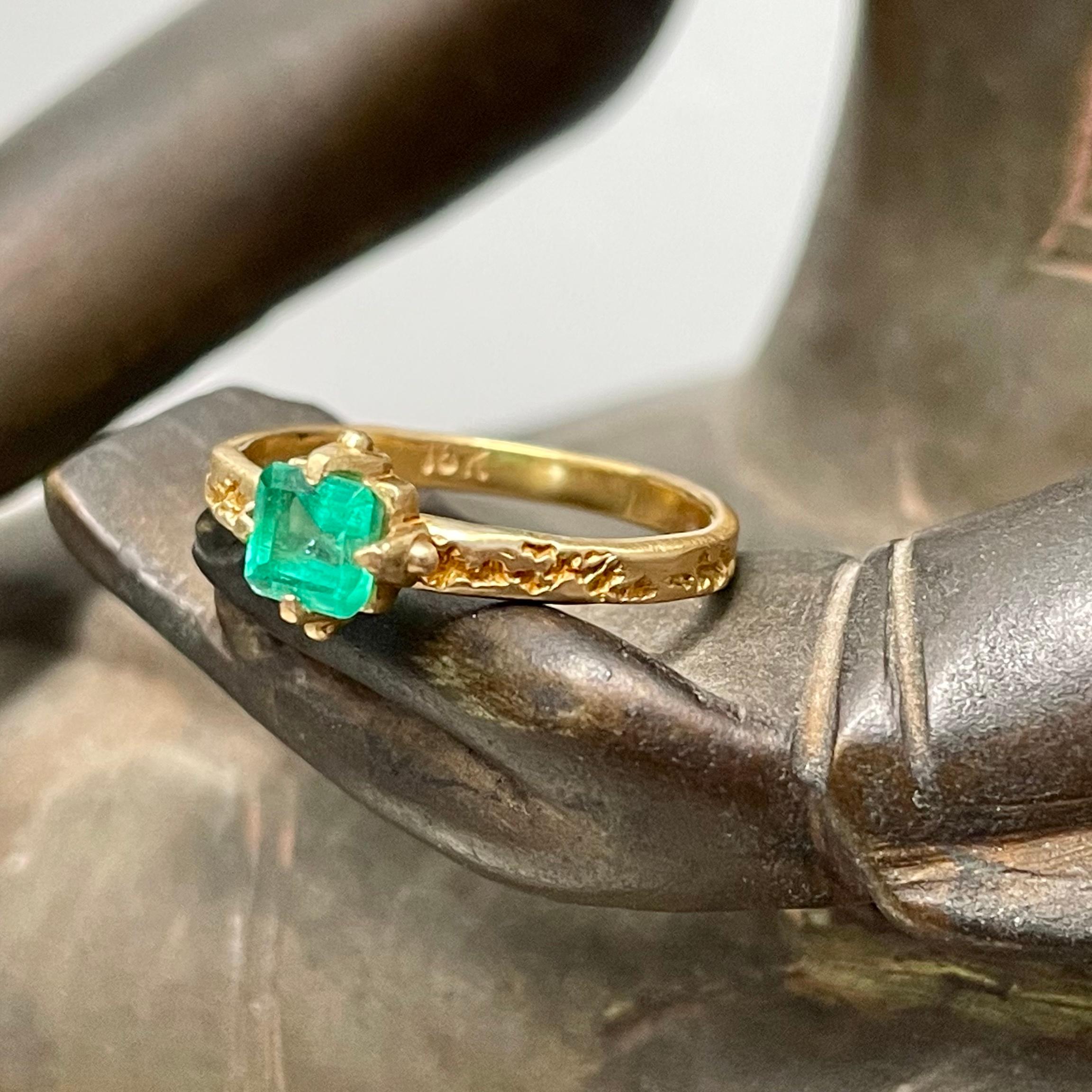Steven Battelle .5 Carats Square Columbian Emerald 18K Gold Ring For Sale 4