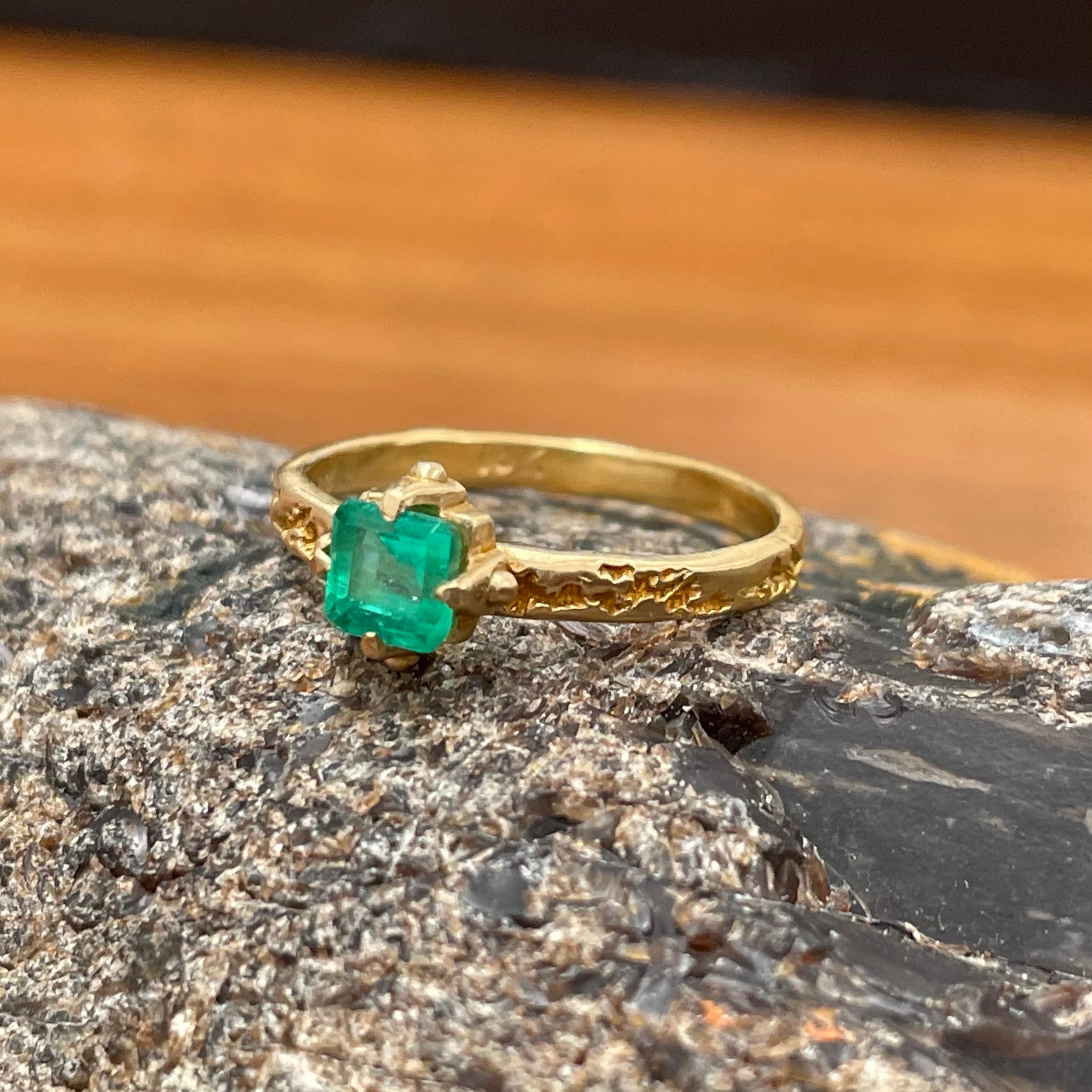 Steven Battelle .5 Carats Square Columbian Emerald 18K Gold Ring In New Condition For Sale In Soquel, CA