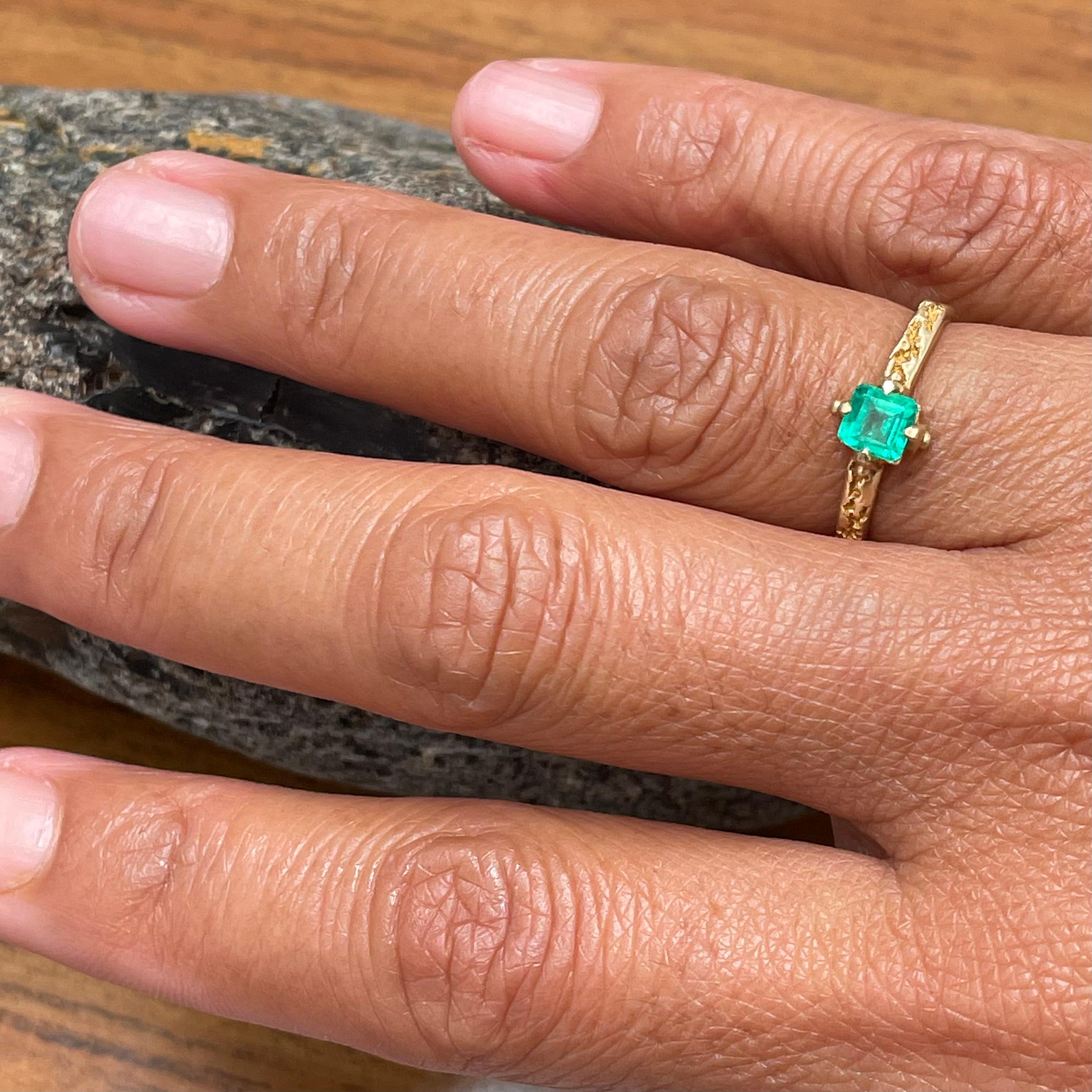 Women's Steven Battelle .5 Carats Square Columbian Emerald 18K Gold Ring For Sale