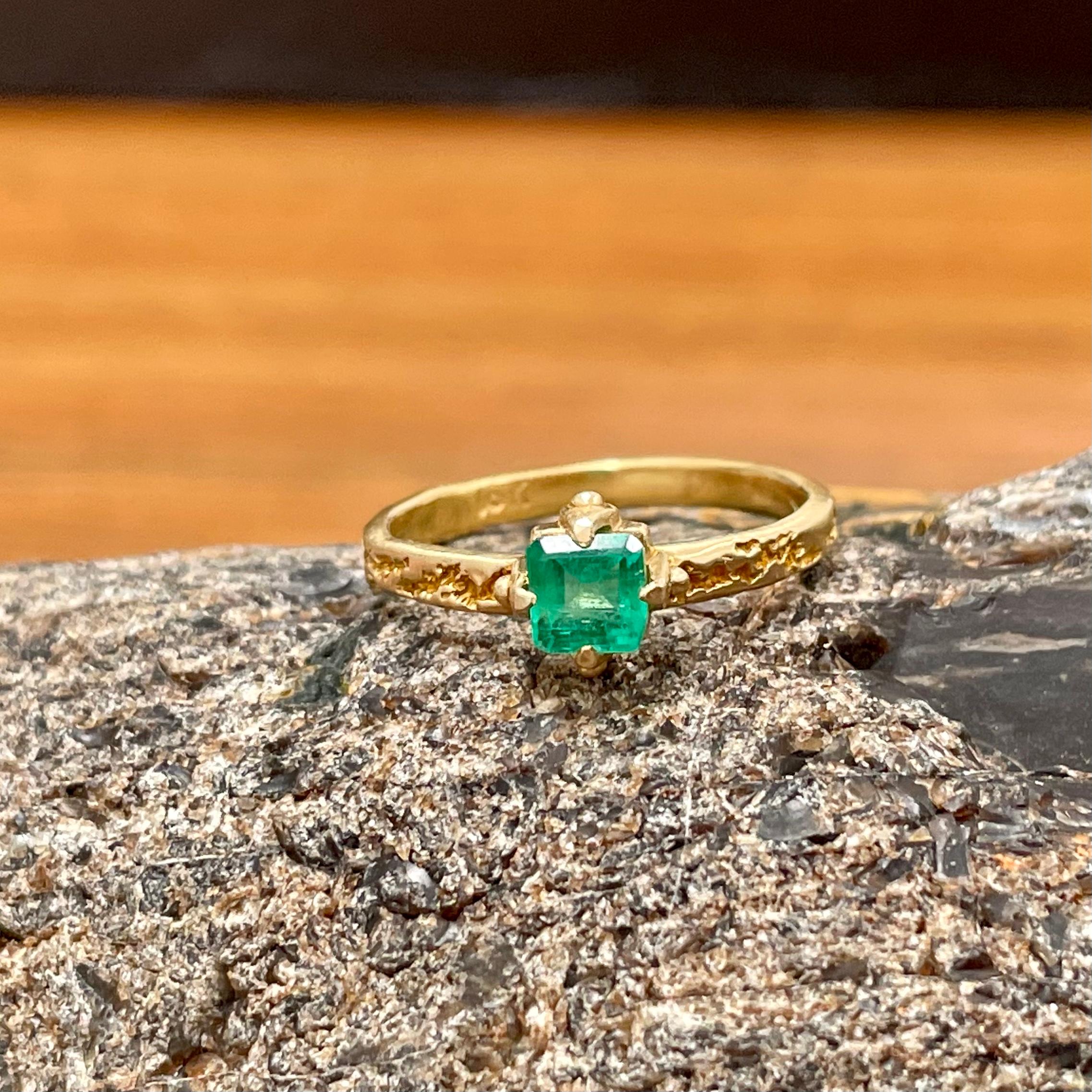 Steven Battelle .5 Carats Square Columbian Emerald 18K Gold Ring For Sale 1