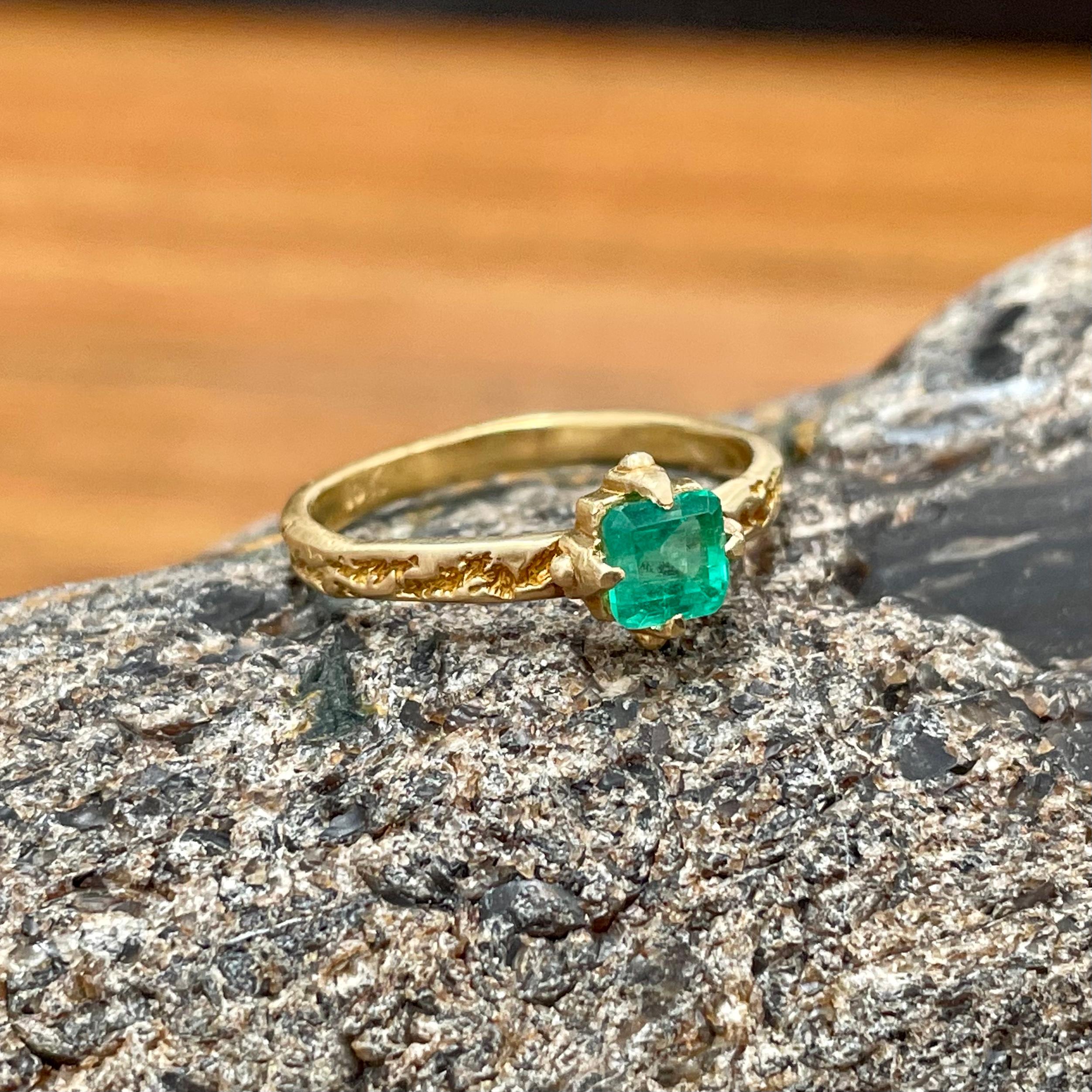 Steven Battelle .5 Carats Square Columbian Emerald 18K Gold Ring For Sale 2