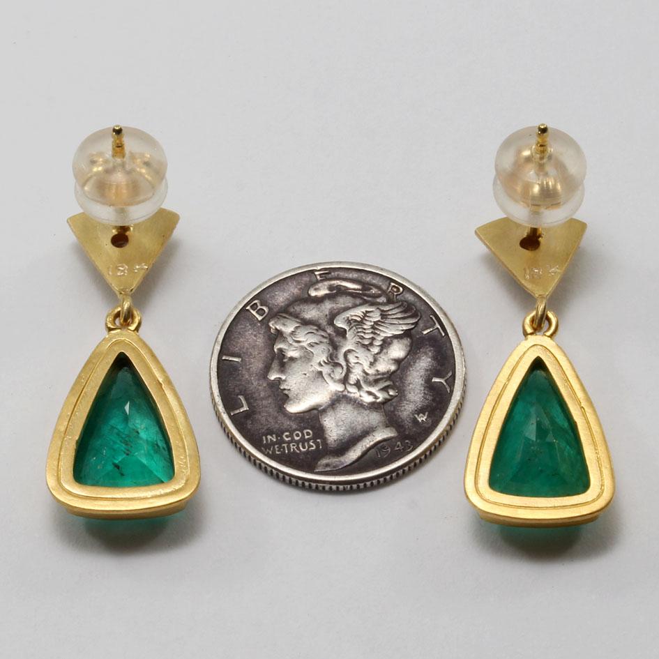 Contemporary Steven Battelle 5.0 Carats Brazilian Emeralds Diamonds 18K Gold Post Earrings For Sale