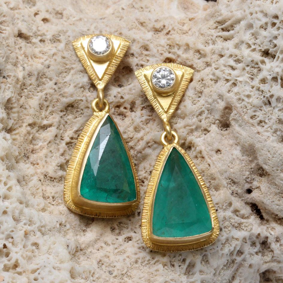 Steven Battelle 5.0 Carats Brazilian Emeralds Diamonds 18K Gold Post Earrings In New Condition For Sale In Soquel, CA