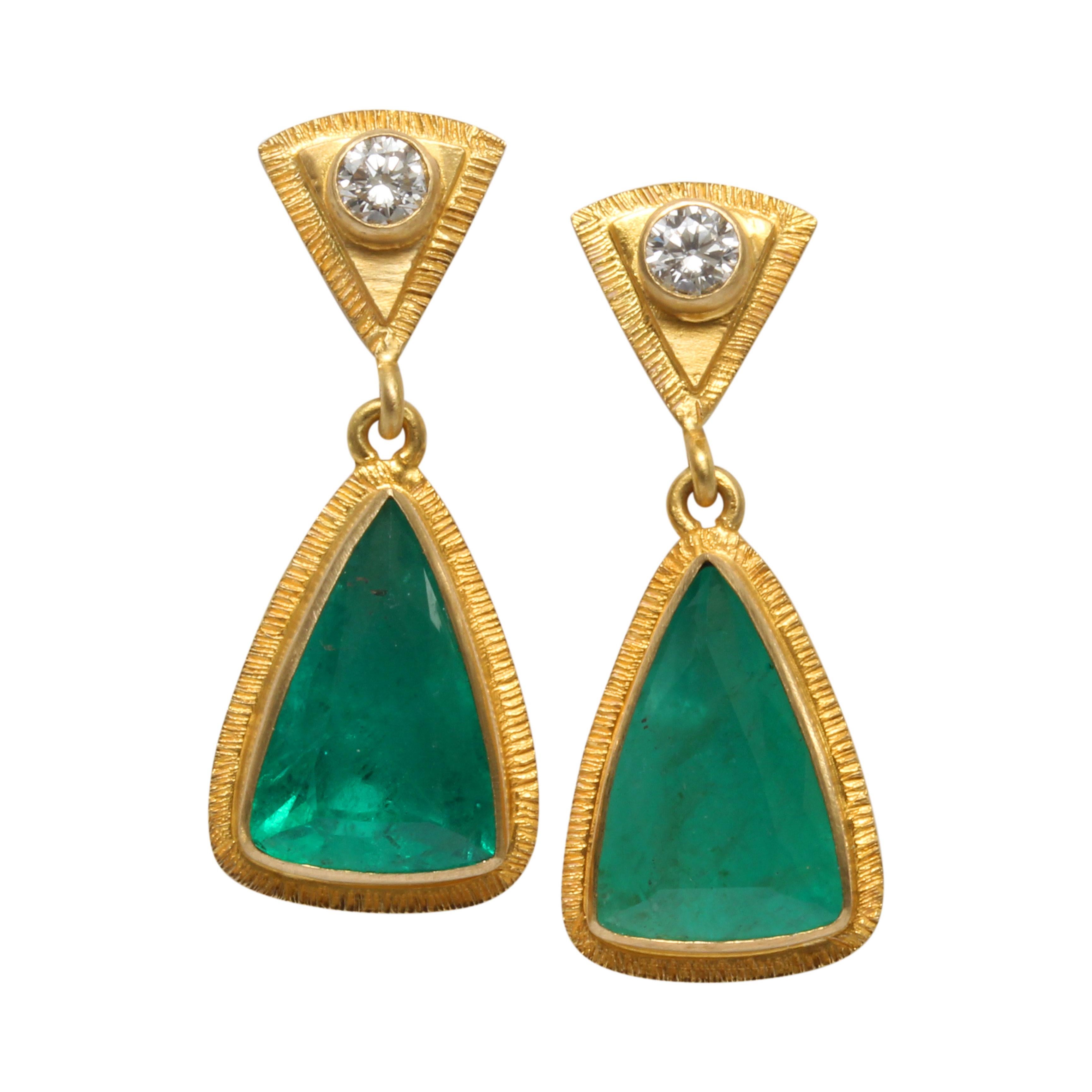 Women's or Men's Steven Battelle 5.0 Carats Brazilian Emeralds Diamonds 18K Gold Post Earrings For Sale
