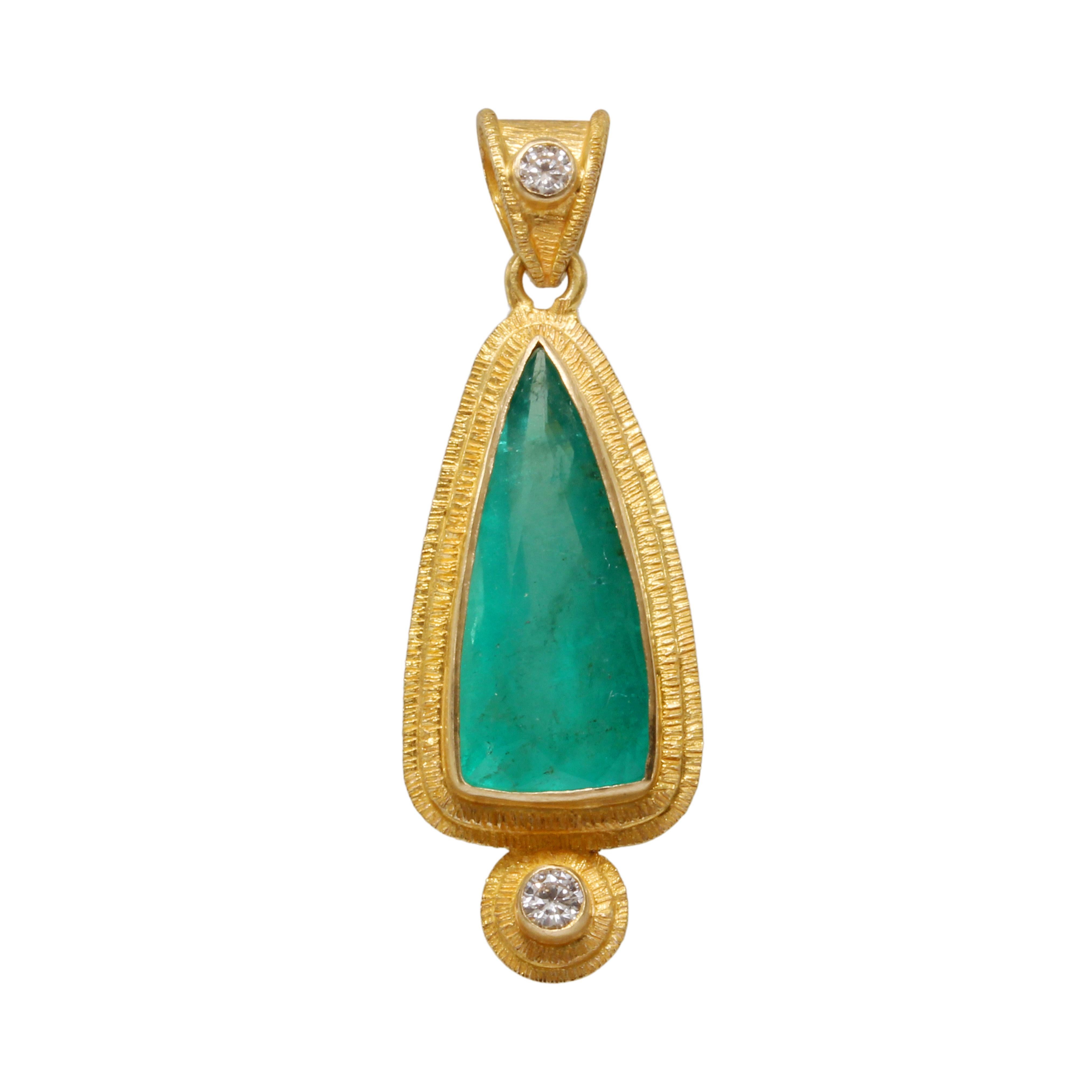 Steven Battelle Pendentif en or 18 carats avec diamants et émeraude de 5,0 carats en vente 1