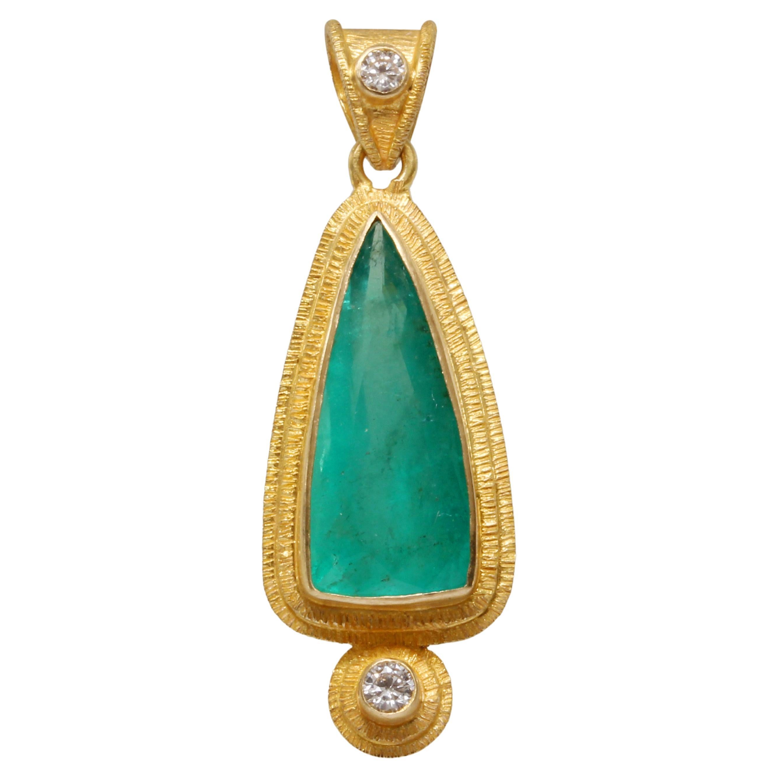 Colgante de oro de 18 quilates con diamante esmeralda Steven Battelle de 5,0 quilates