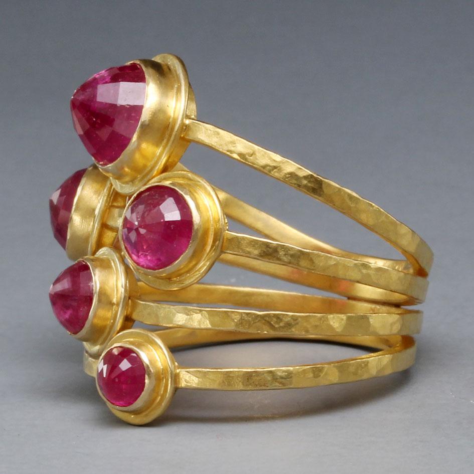 Contemporary Steven Battelle 5.0 Carats Multiple Ruby 18K Gold Ring For Sale