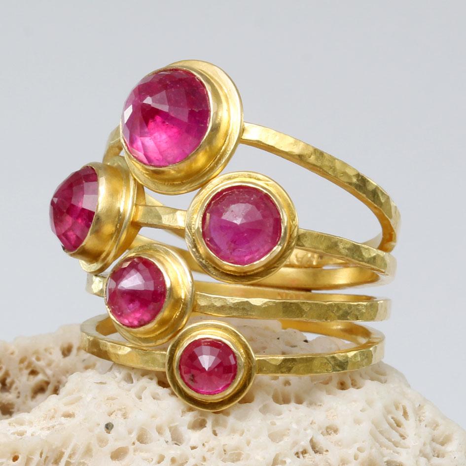 Steven Battelle 5.0 Carats Multiple Ruby 18K Gold Ring In New Condition For Sale In Soquel, CA