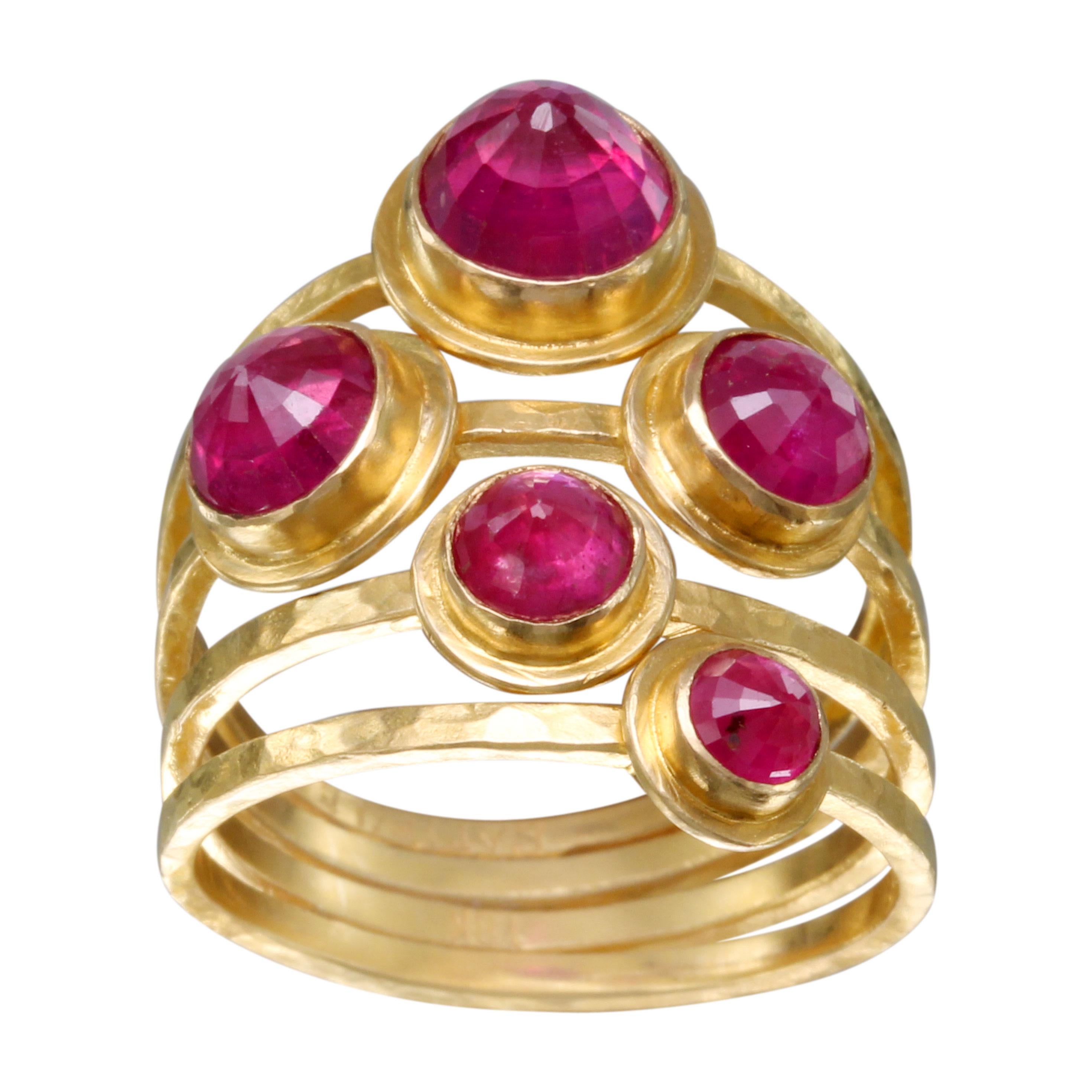 Women's or Men's Steven Battelle 5.0 Carats Multiple Ruby 18K Gold Ring For Sale