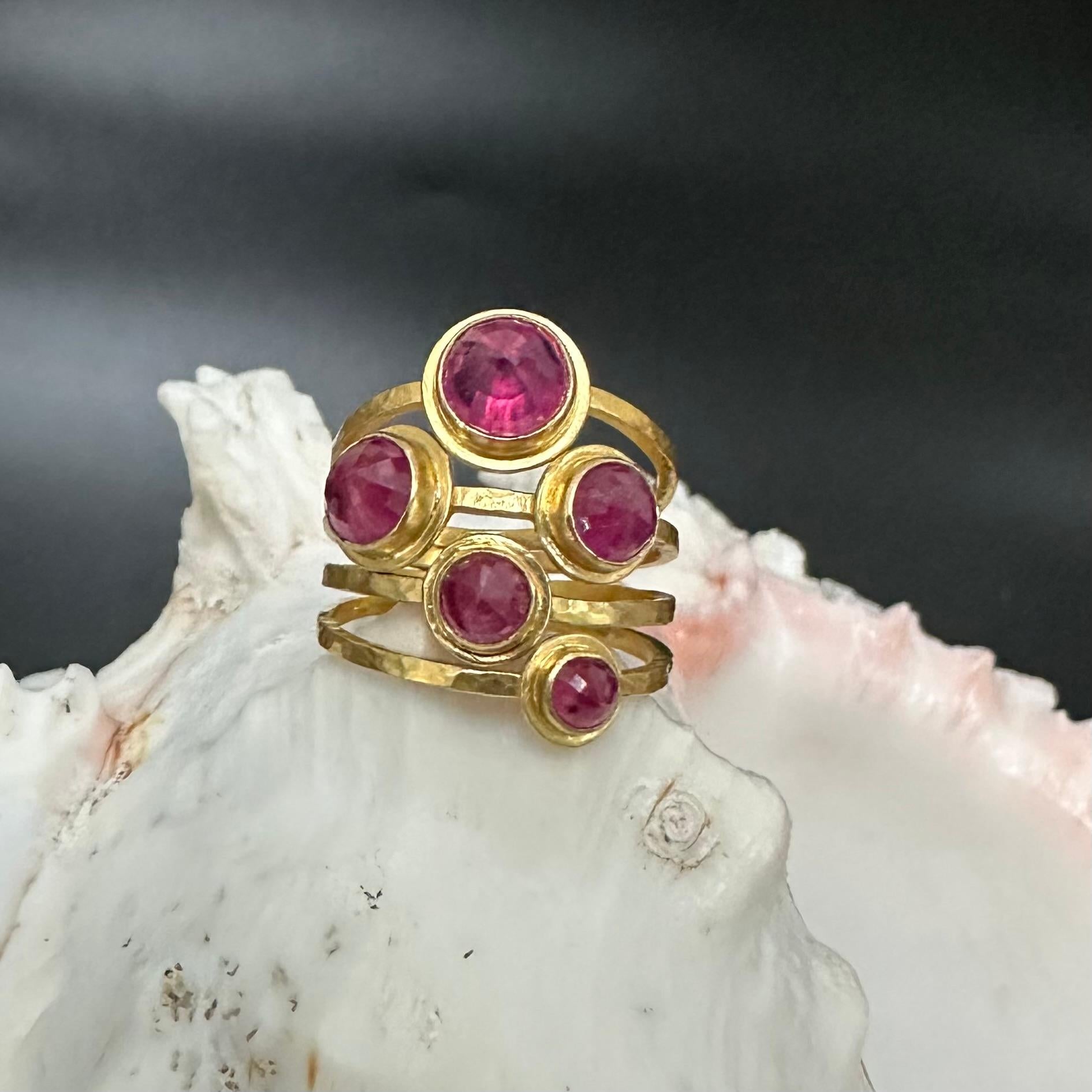 Steven Battelle 5.0 Carats Multiple Ruby 18K Gold Ring For Sale 3