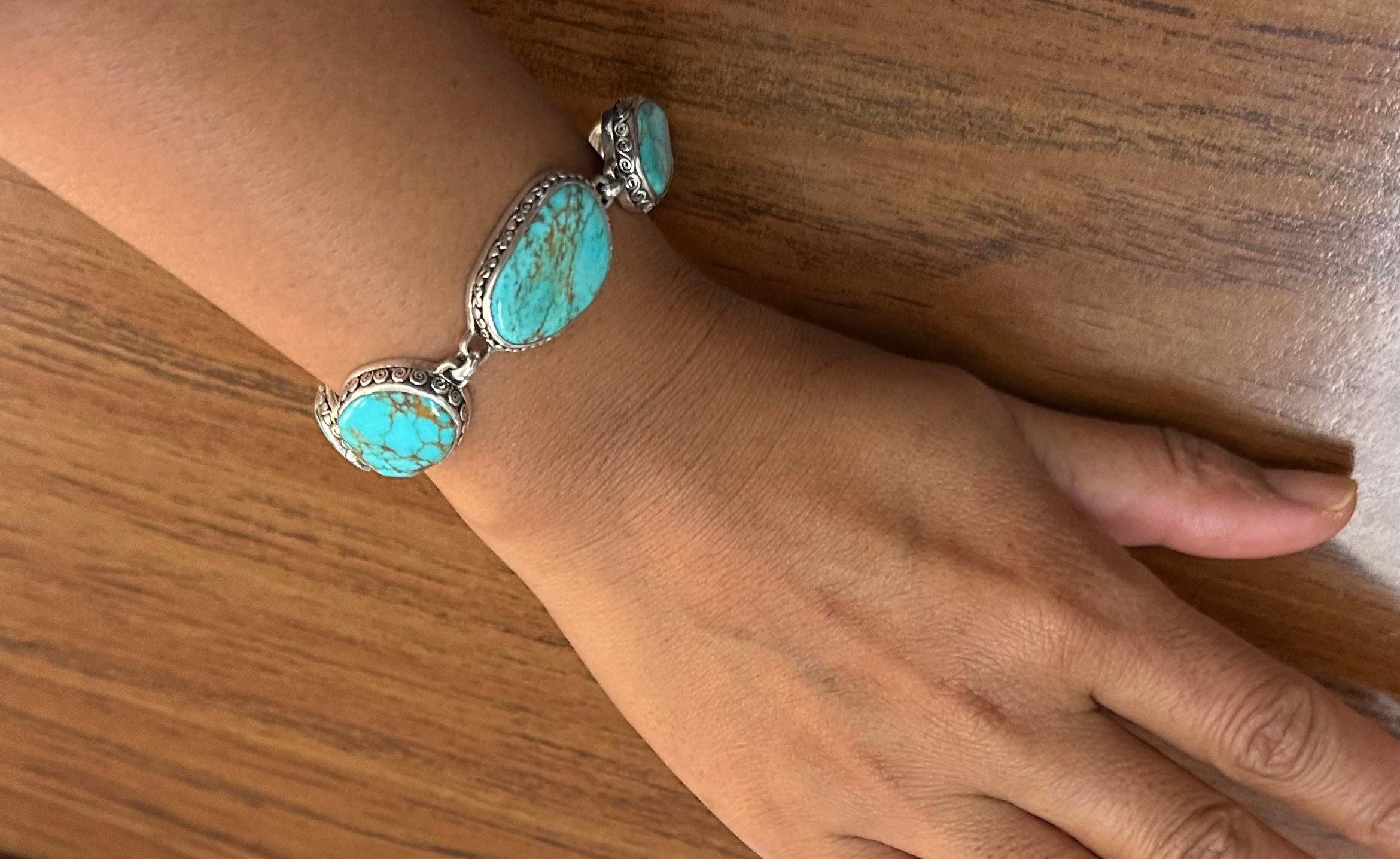 Contemporary Steven Battelle 50.1 Carats Arizona Turquoise Sterling Silver Bracelet For Sale
