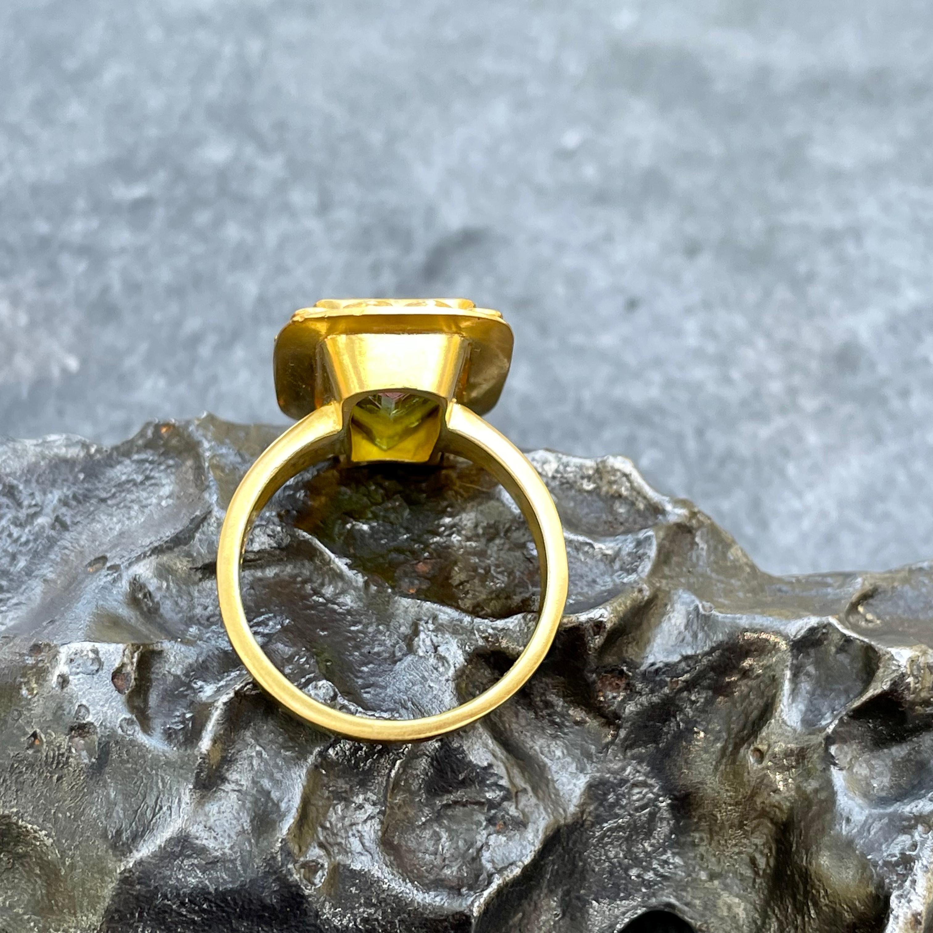 Modern Steven Battelle 5.1 Carats Watermelon Tourmaline 22K Gold Ring For Sale