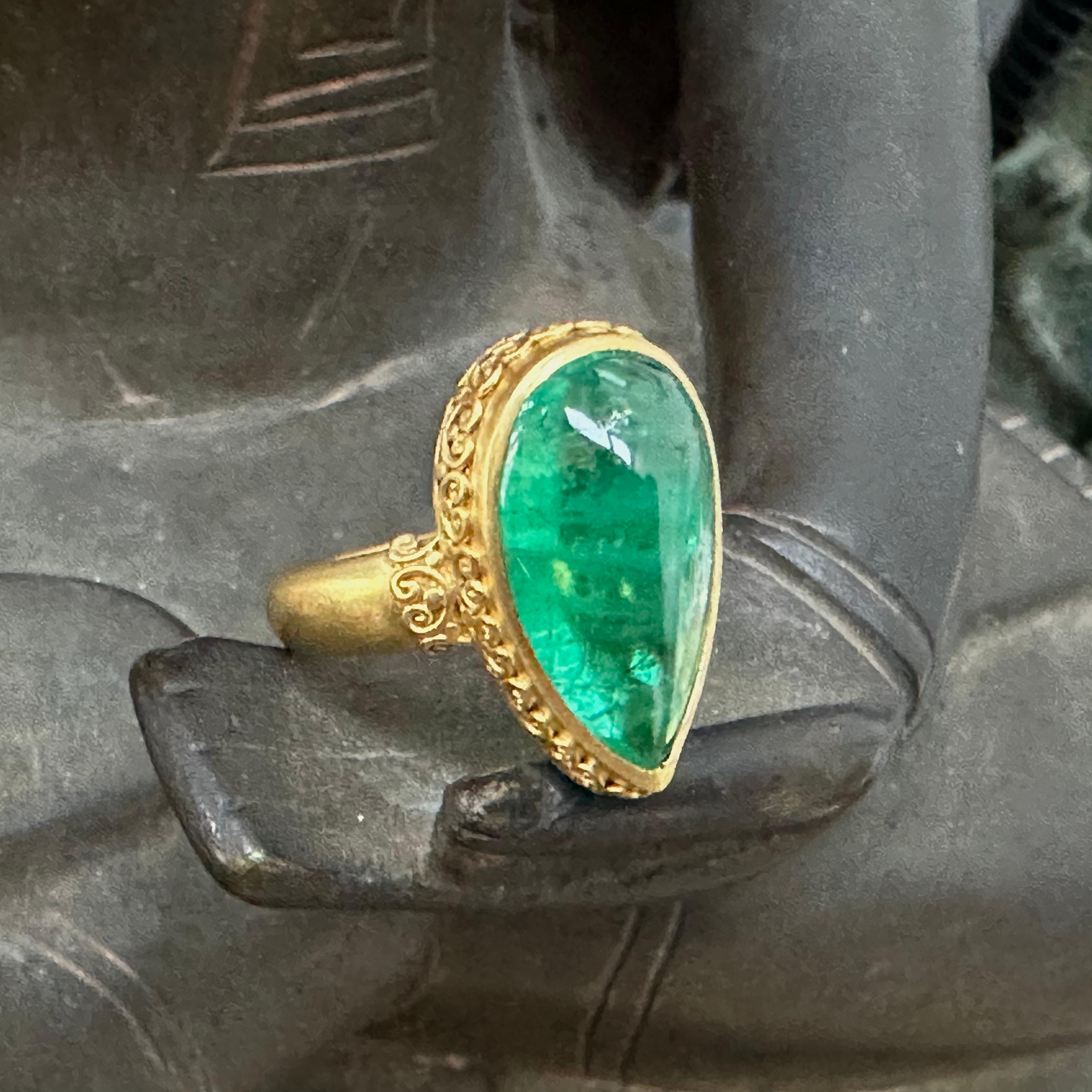 5.2 Carats Cabochon Emerald 22k Gold Ring 7