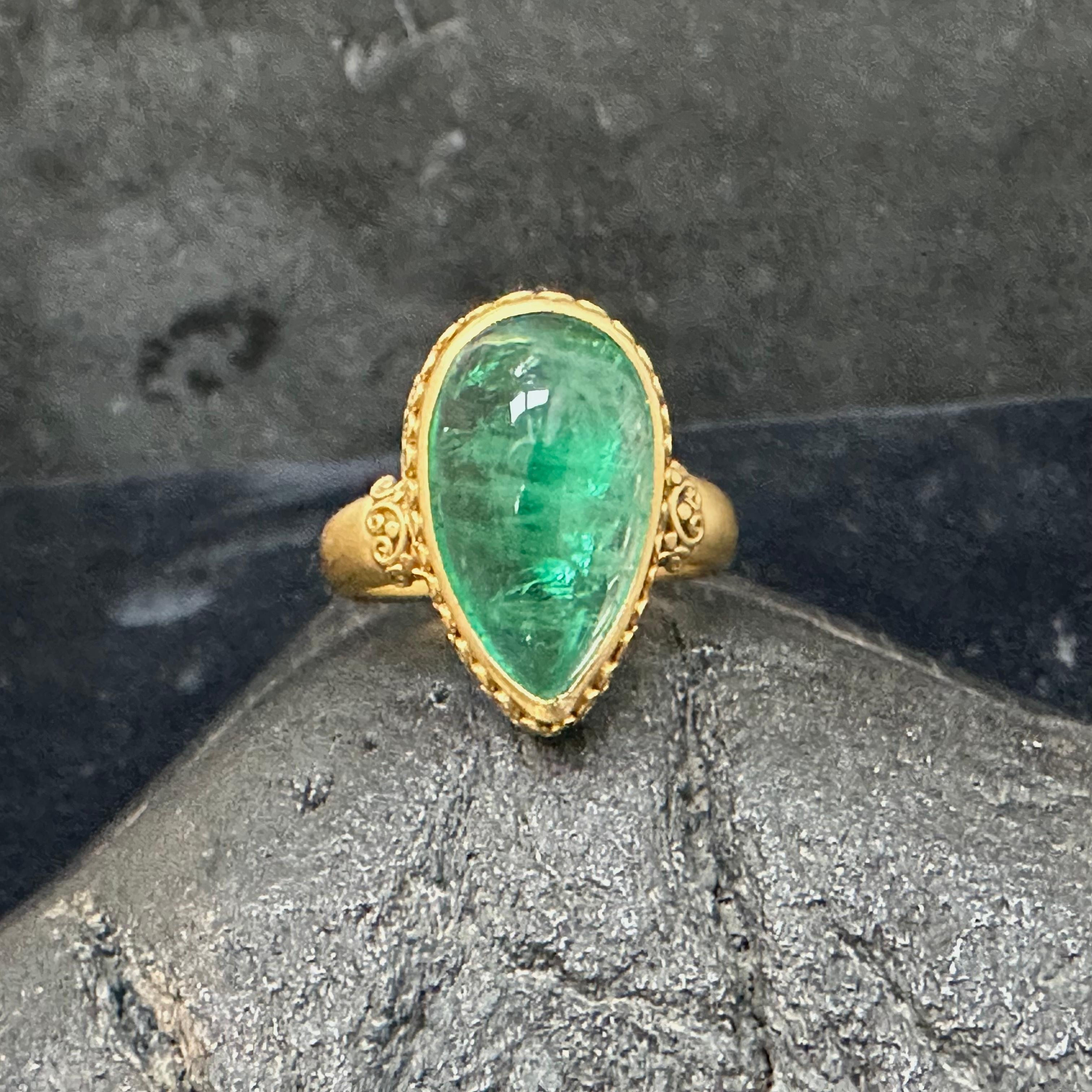 5.2 Carats Cabochon Emerald 22k Gold Ring 8