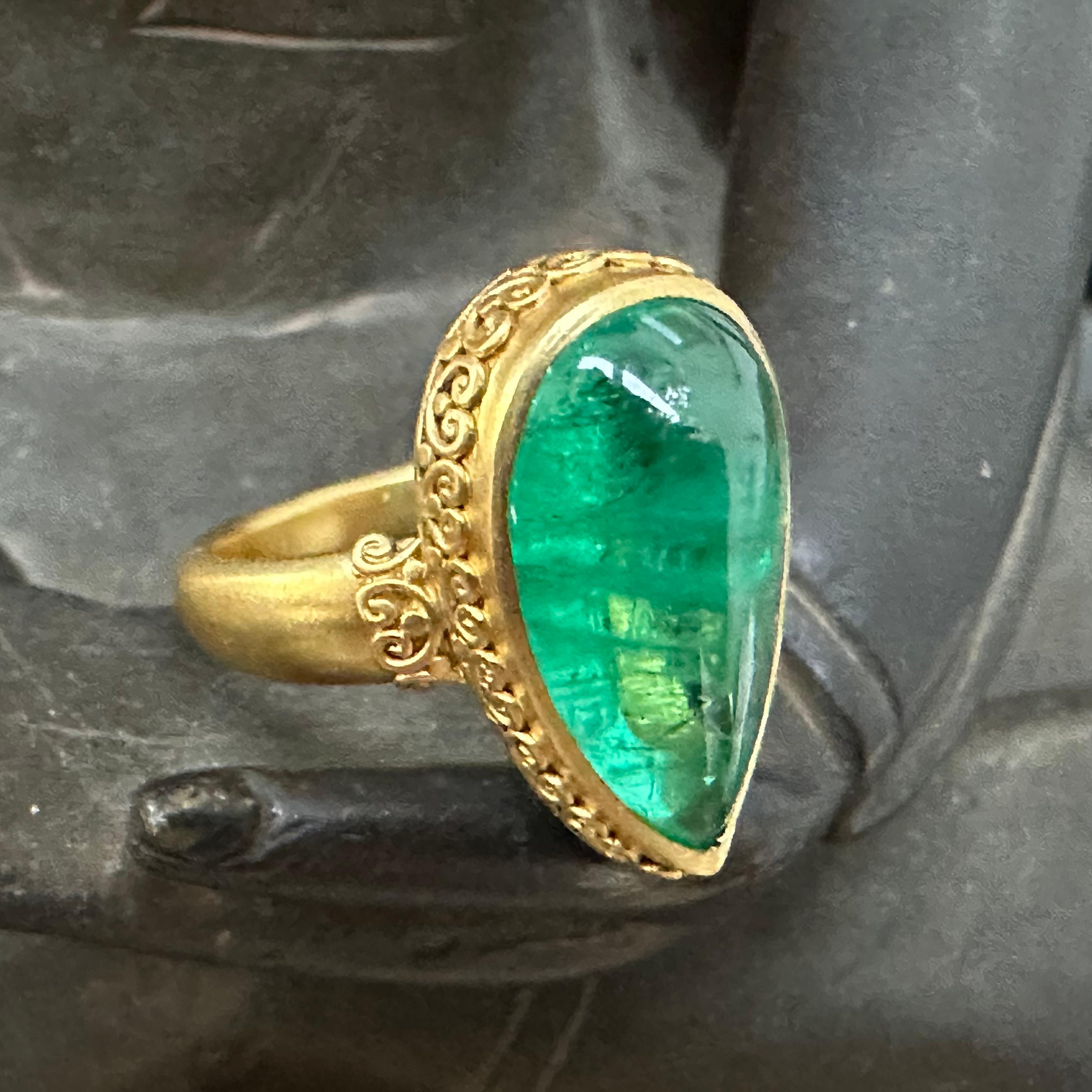 Contemporary 5.2 Carats Cabochon Emerald 22k Gold Ring