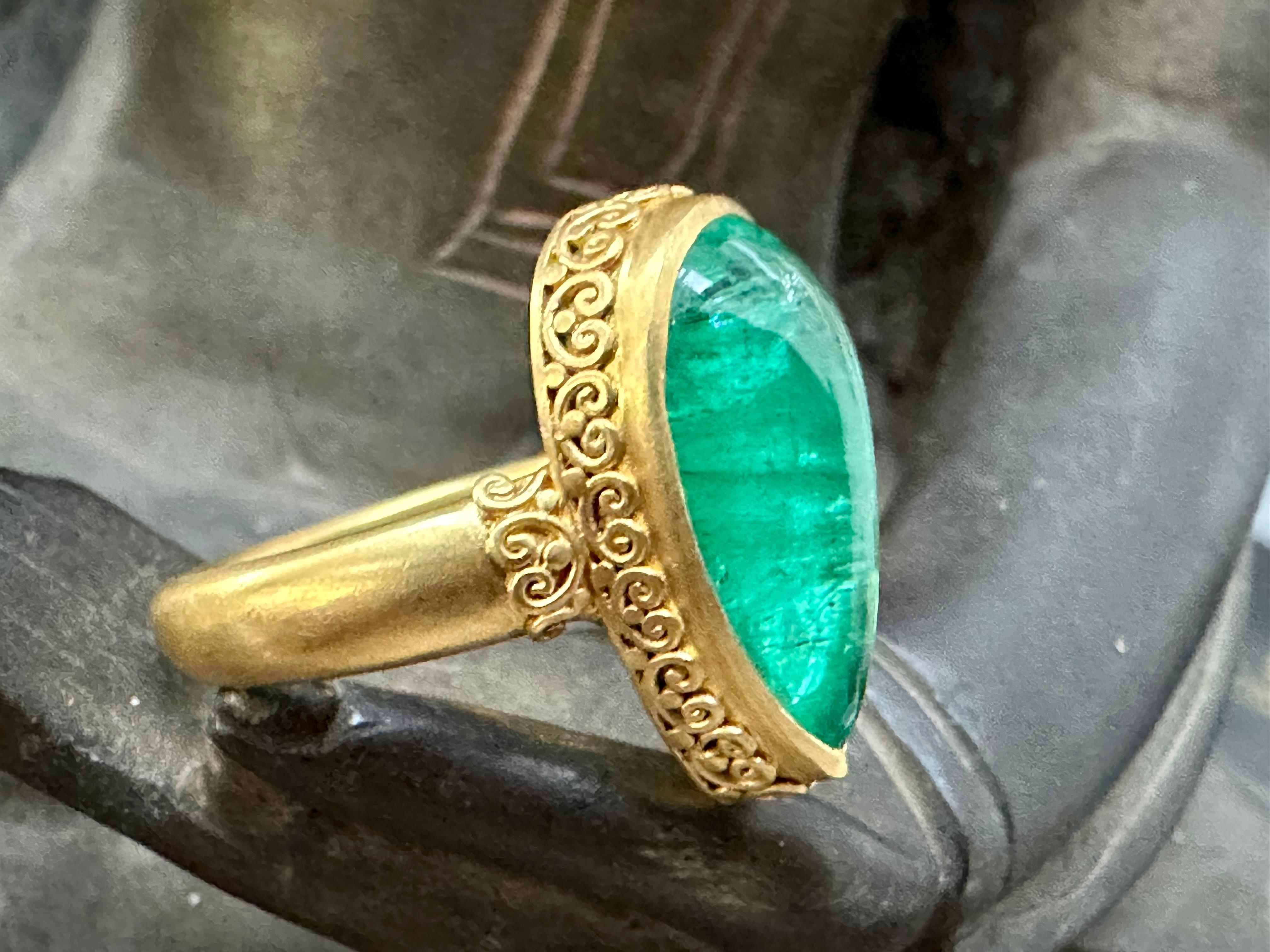 5.2 Carats Cabochon Emerald 22k Gold Ring In New Condition In Soquel, CA