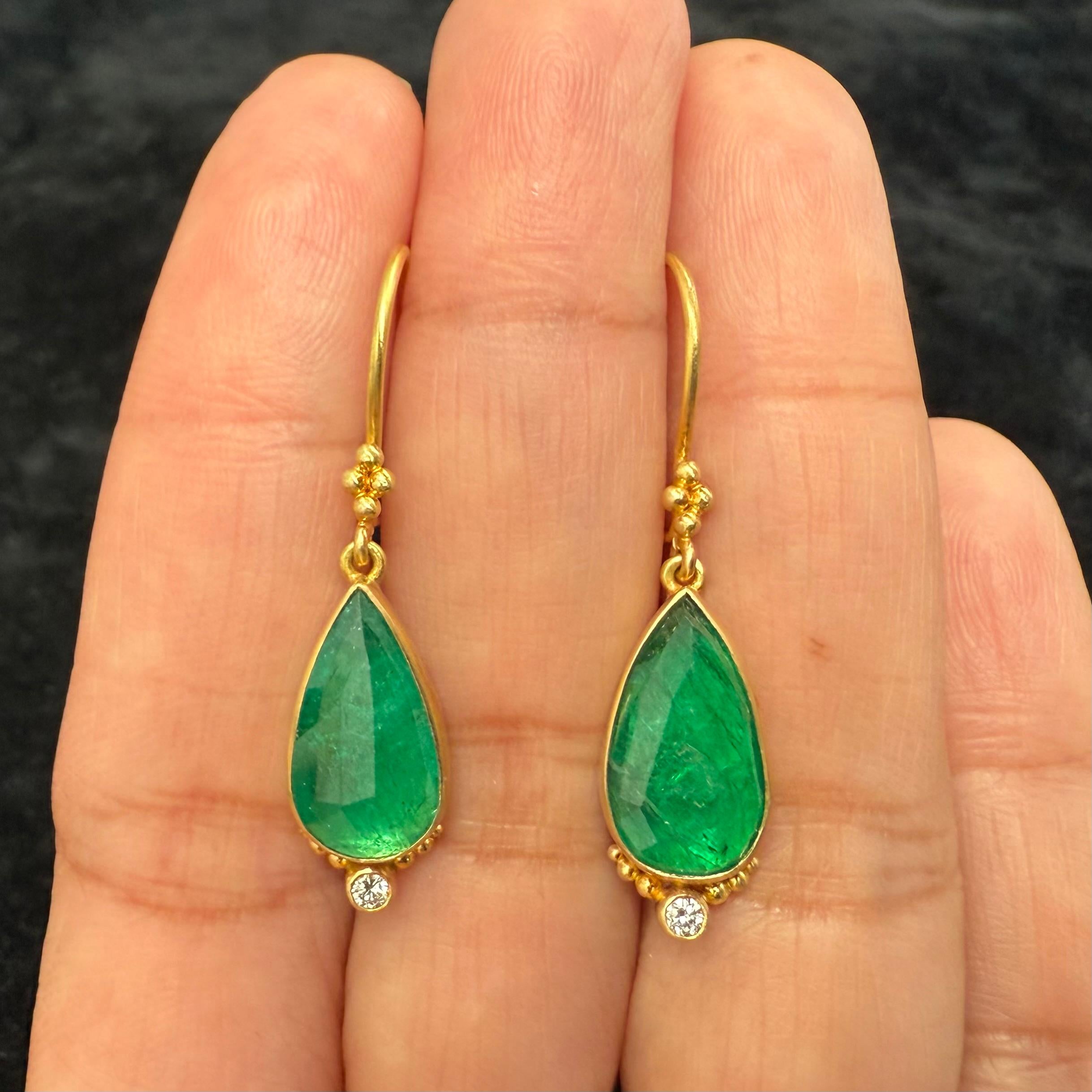 Contemporain Boucles d'oreilles en or 18 carats Steven Battelle 5,3 carats diamant émeraude en vente