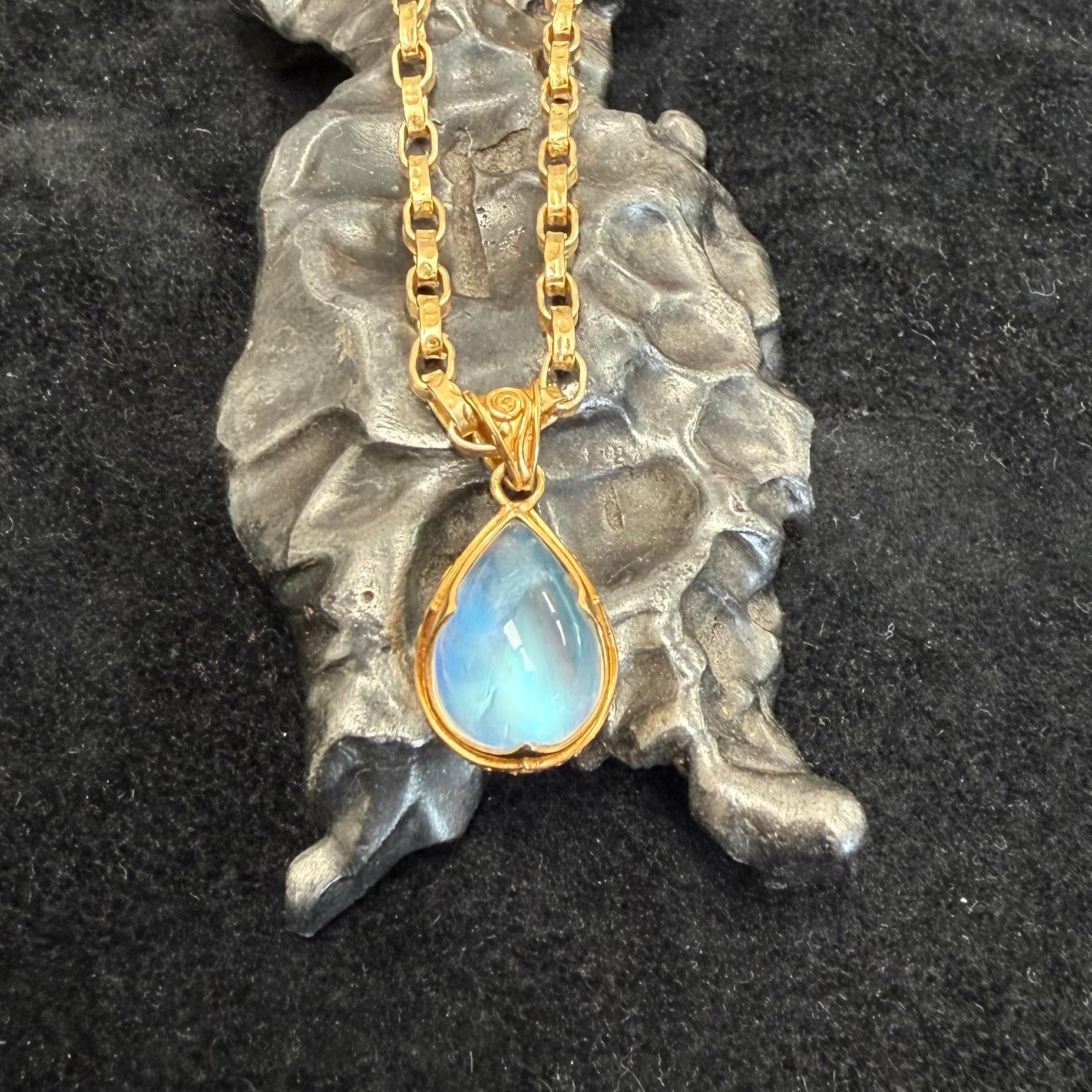 Pendentif en or 18 carats Steven Battelle 5,3 carats pierre de lune arc-en-ciel Unisexe en vente