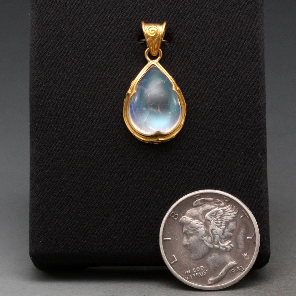 Pendentif en or 18 carats Steven Battelle 5,3 carats pierre de lune arc-en-ciel en vente 1