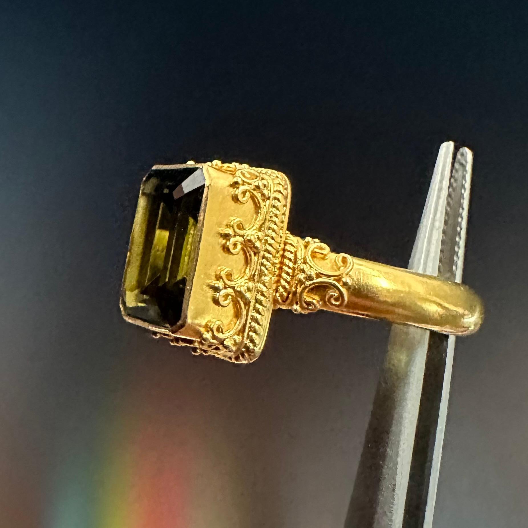 Contemporary Steven Battelle 5.4 Carats Green Tourmaline 22K Gold Ring For Sale