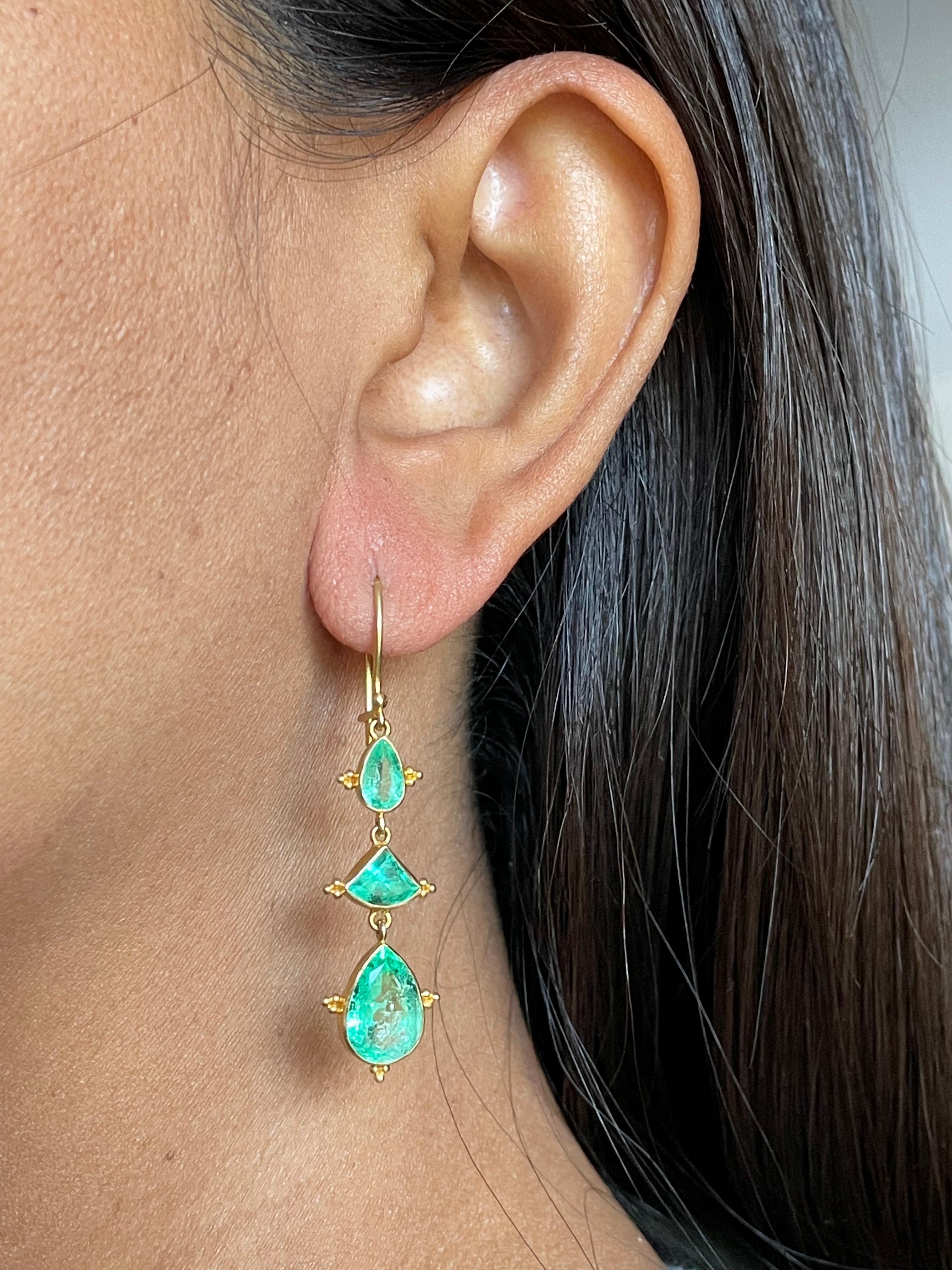 Mixed Cut Steven Battelle 5.4 Carats Multi-Stone Columbian Emerald 18K Gold Wire Earrings For Sale