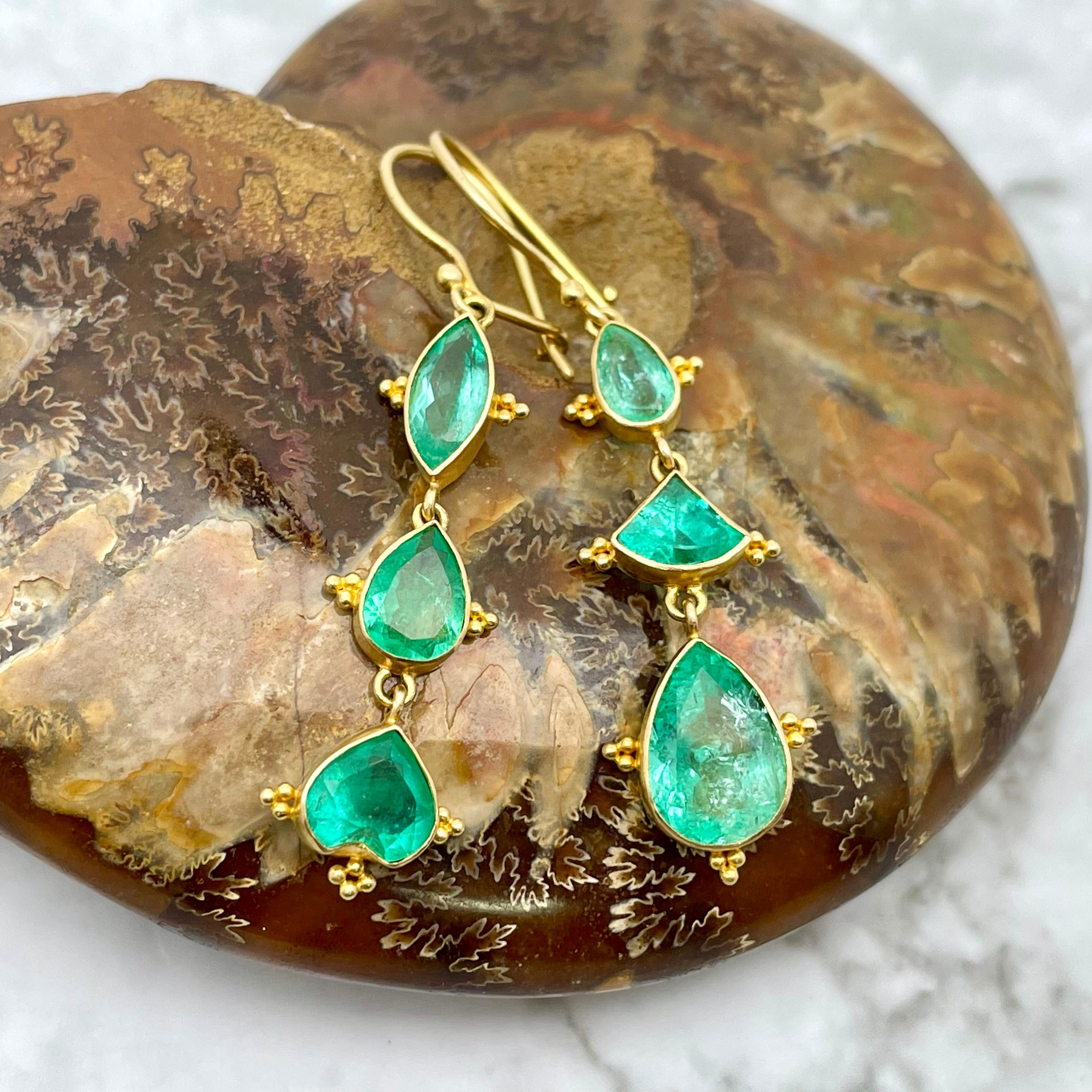 Steven Battelle 5.4 Carats Multi-Stone Columbian Emerald 18K Gold Wire Earrings In New Condition For Sale In Soquel, CA