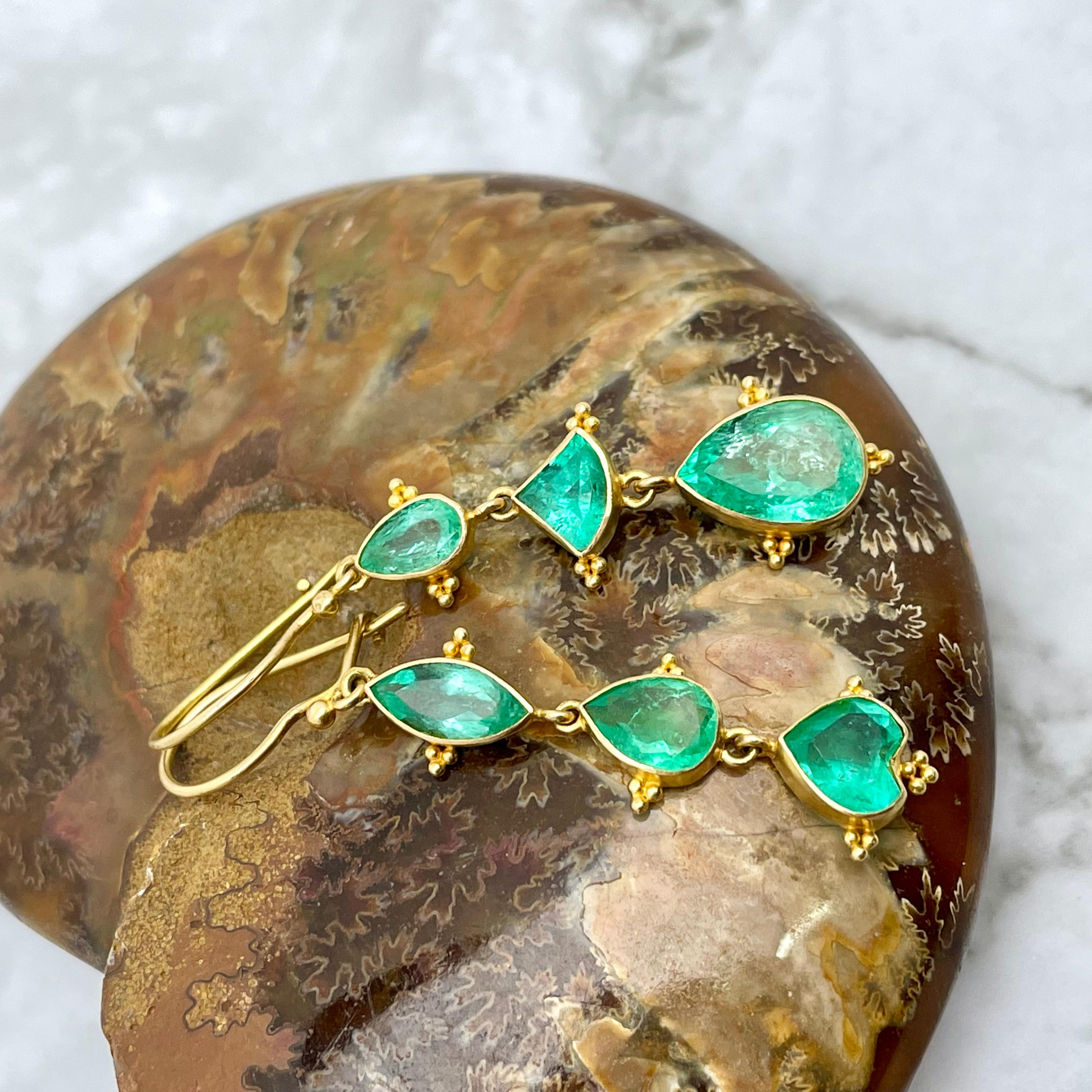 Women's Steven Battelle 5.4 Carats Multi-Stone Columbian Emerald 18K Gold Wire Earrings For Sale