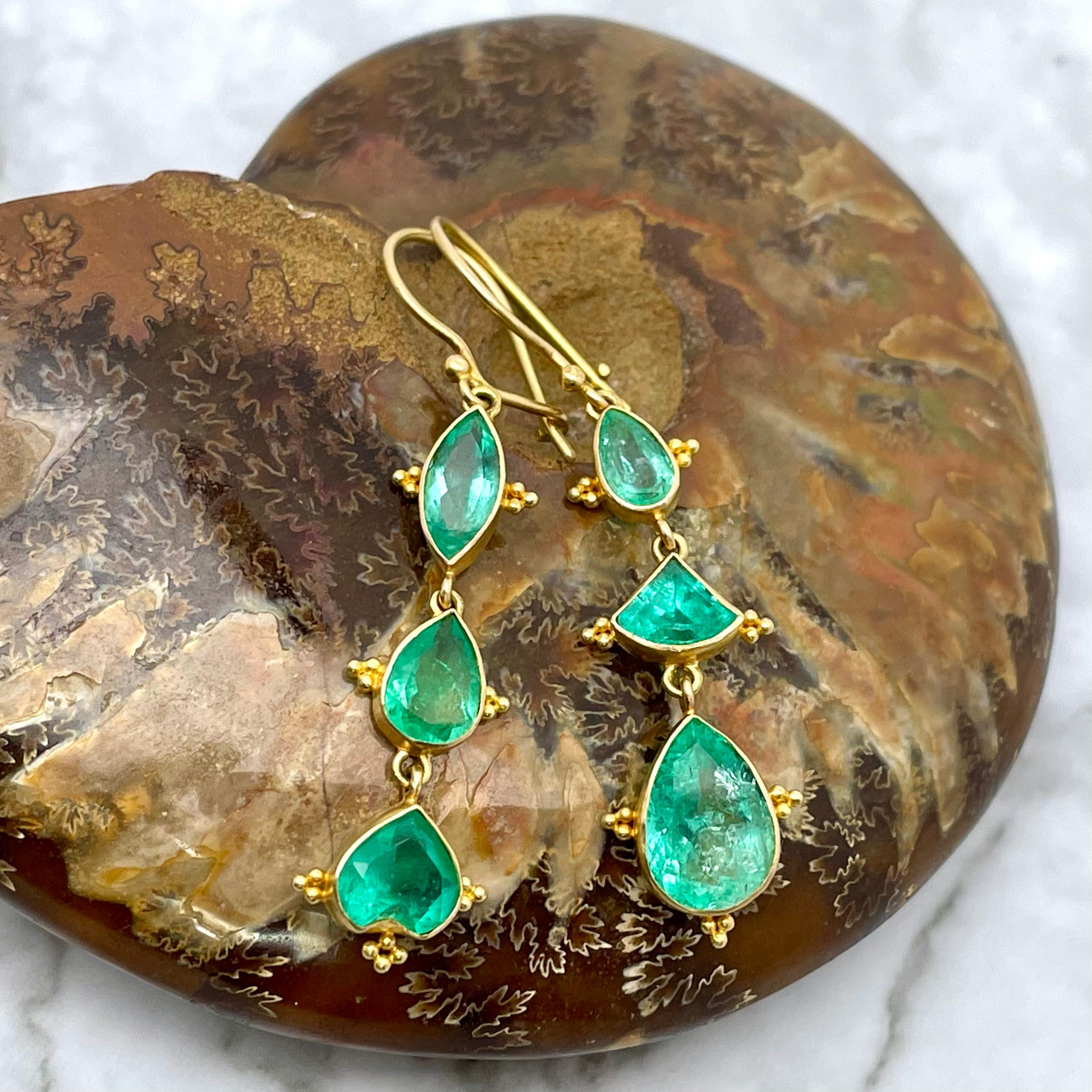 Steven Battelle 5.4 Carats Multi-Stone Columbian Emerald 18K Gold Wire Earrings For Sale 1
