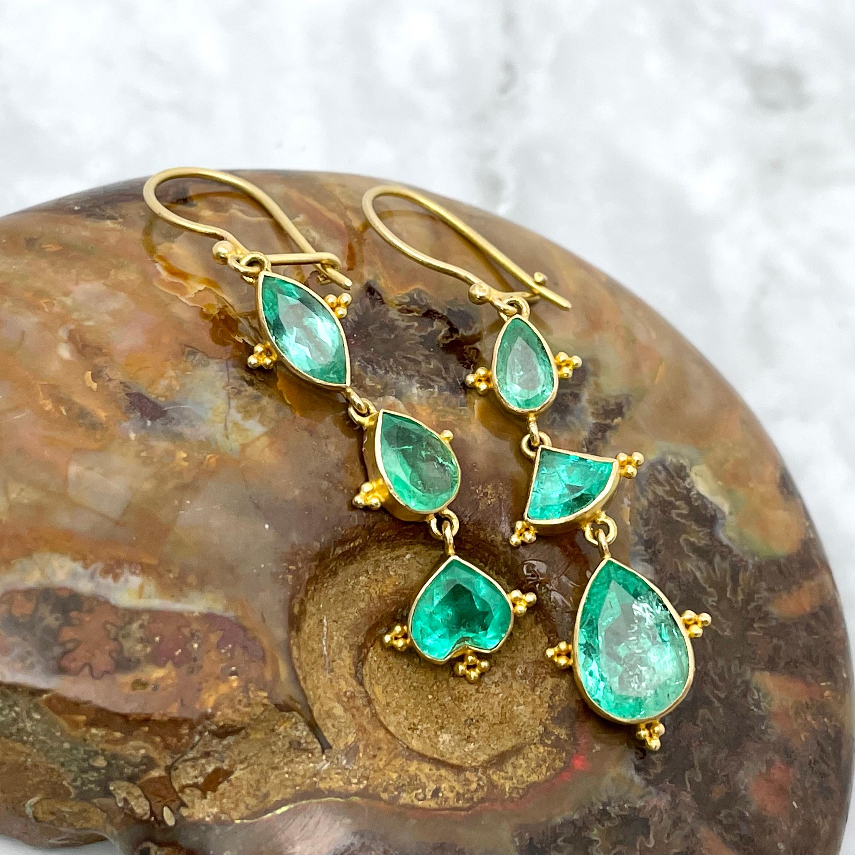 Steven Battelle 5.4 Carats Multi-Stone Columbian Emerald 18K Gold Wire Earrings For Sale 3