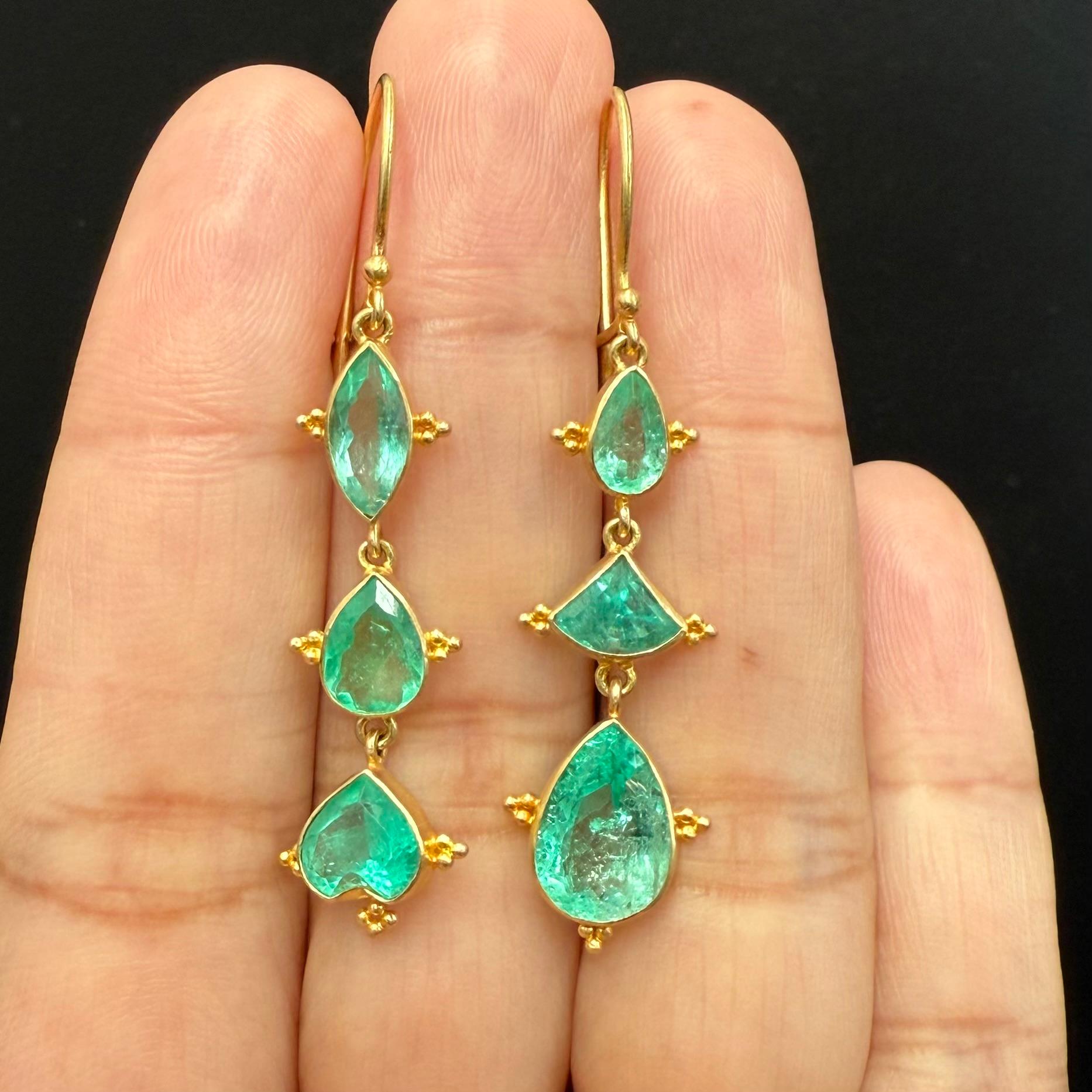 Donna Steven Battelle Orecchini a filo in oro 18K con smeraldi colombiani a più pietre da 5,4 carati in vendita