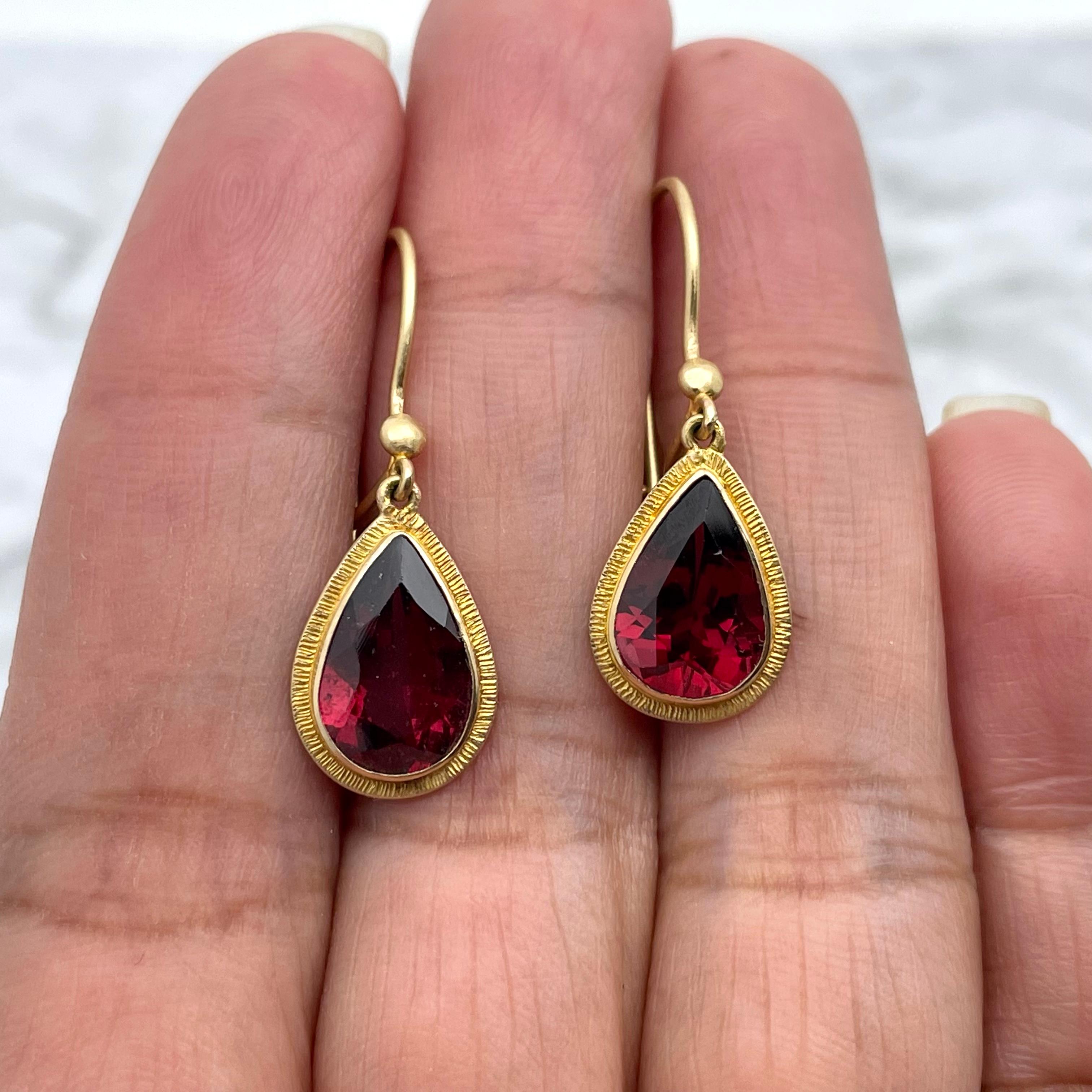 Steven Battelle 5.5 Carats Faceted Garnet 18K Gold Wire Earrings In New Condition For Sale In Soquel, CA