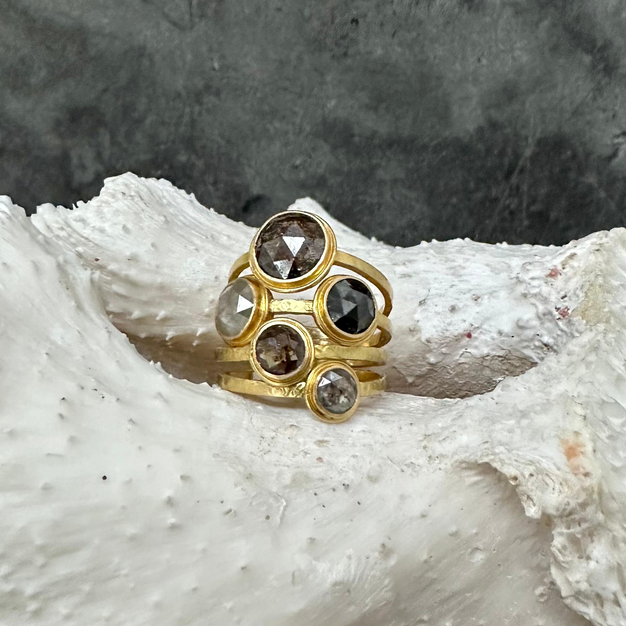 Steven Battelle 5.5 Carats Multi-Stone Natural Diamond 18K Gold Ring For Sale 1