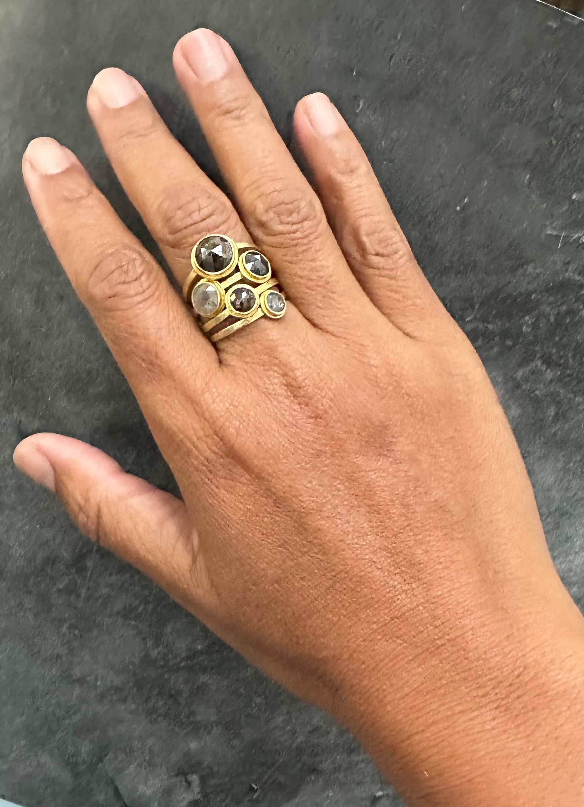 Steven Battelle 5.5 Carats Multi-Stone Natural Diamond 18K Gold Ring For Sale 4