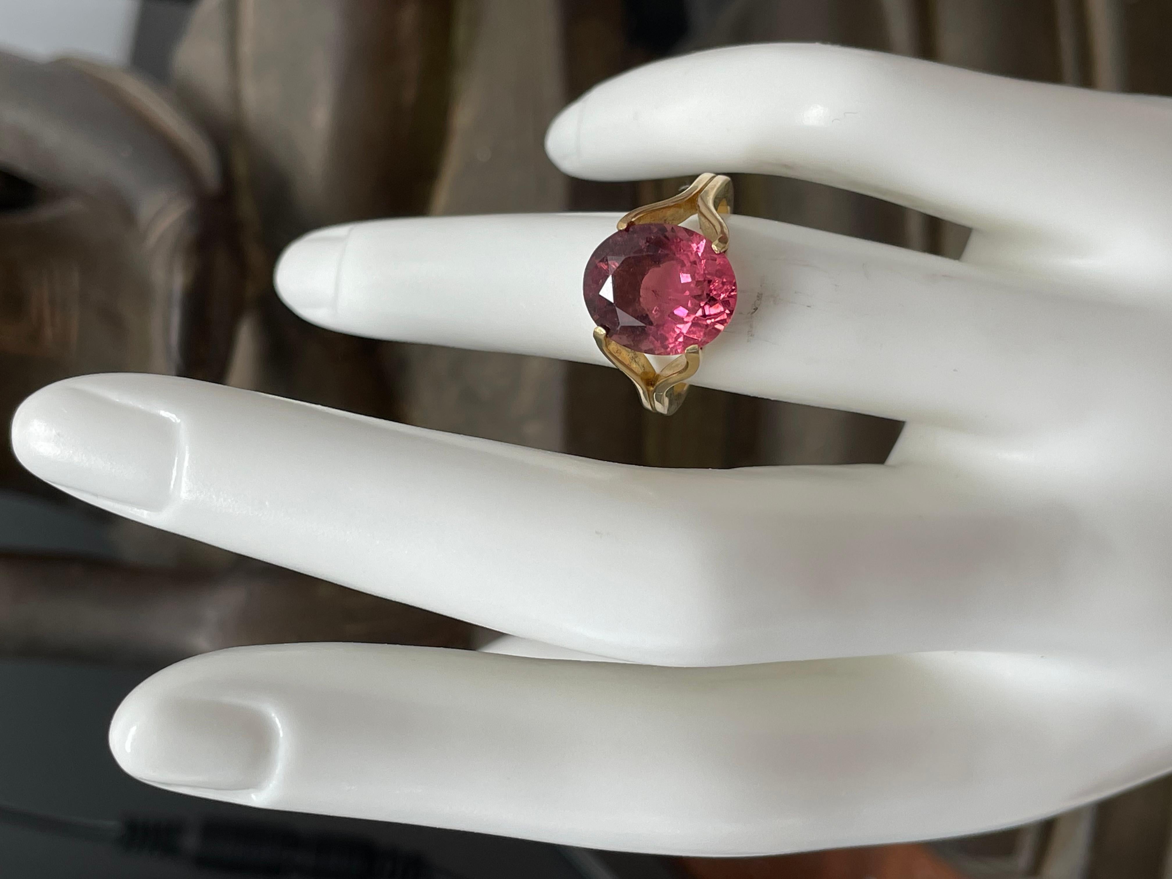 5.5 Carats Pink Tourmaline 18k Gold Ring For Sale 5