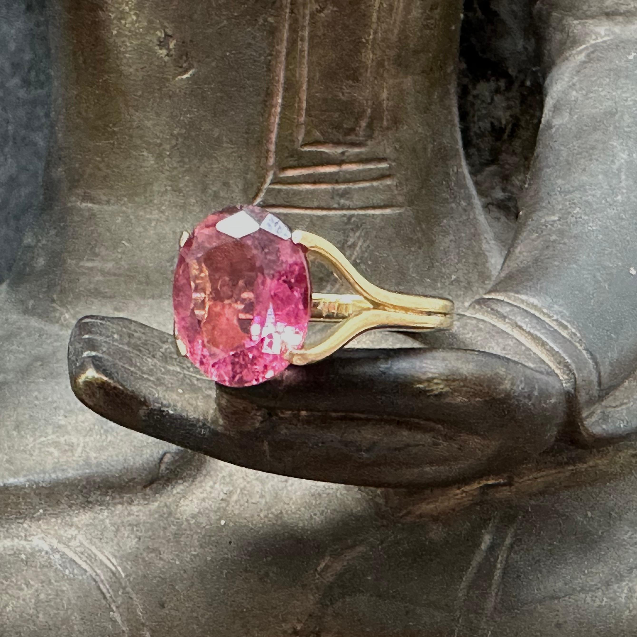 5.5 Carats Pink Tourmaline 18k Gold Ring For Sale 6
