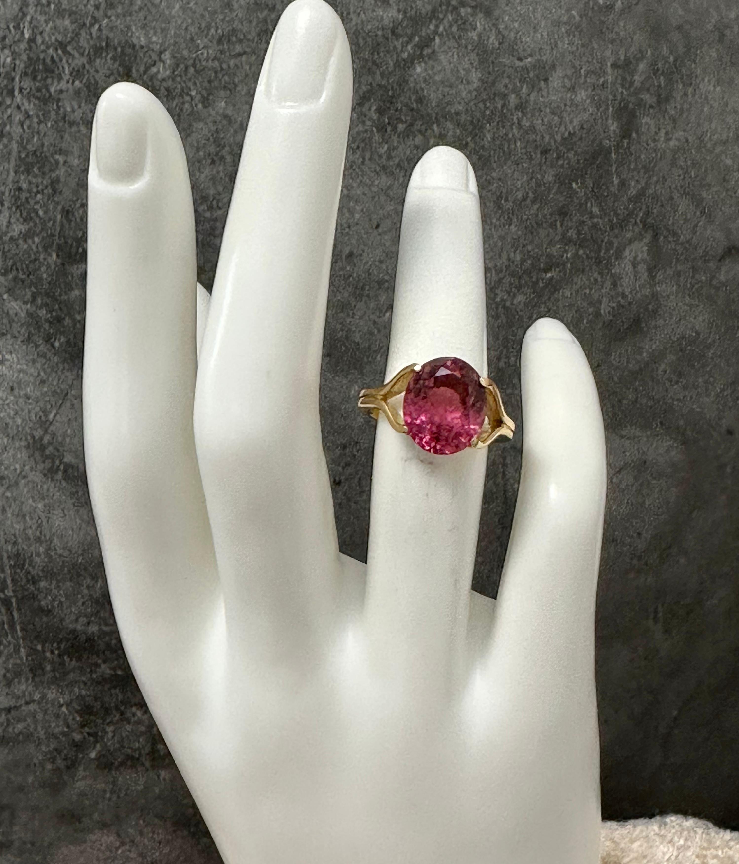 5.5 Carats Pink Tourmaline 18k Gold Ring For Sale 8