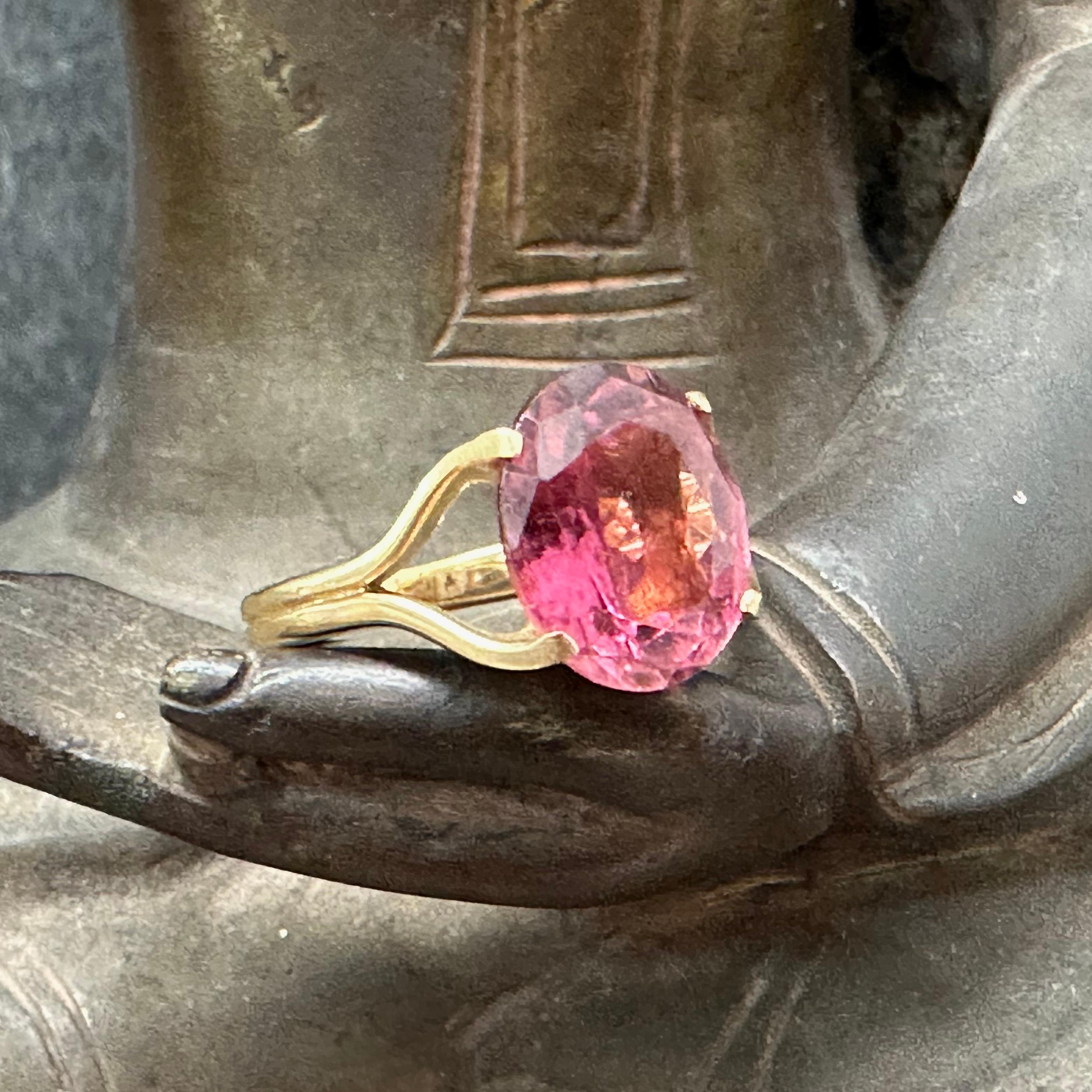5.5 Carats Pink Tourmaline 18k Gold Ring For Sale 9