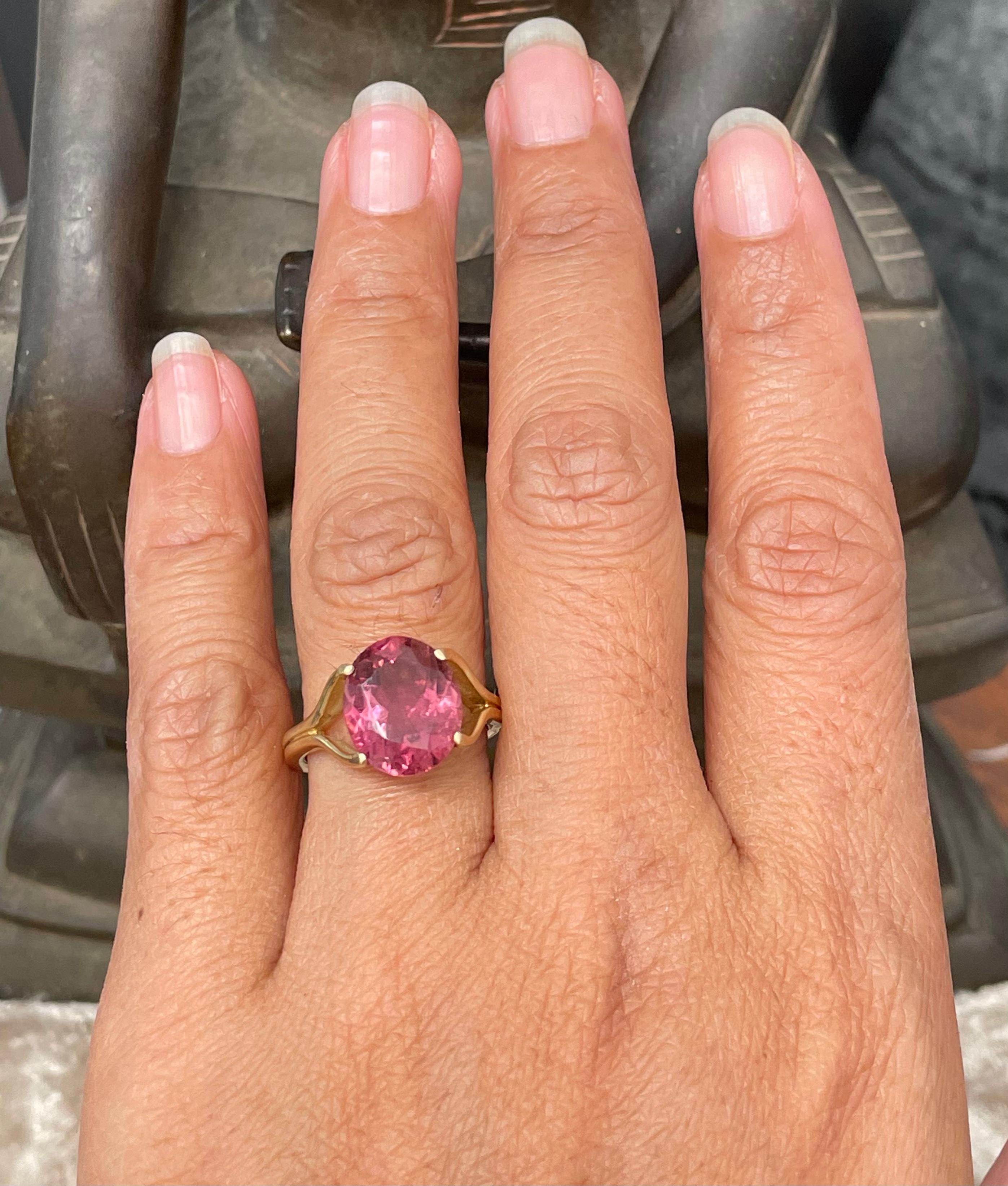 5.5 Carats Pink Tourmaline 18k Gold Ring For Sale 1