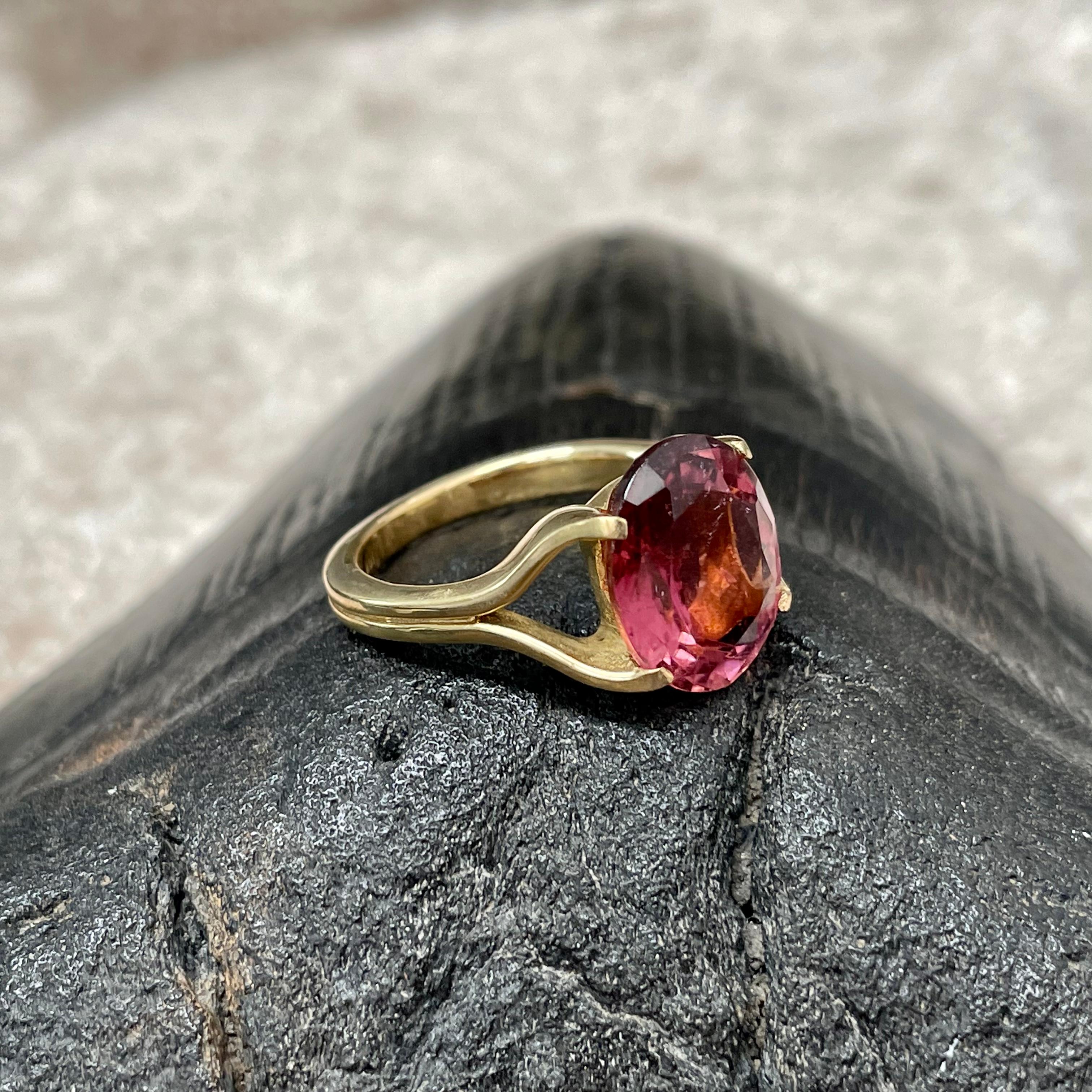 5.5 Carats Pink Tourmaline 18k Gold Ring For Sale 2