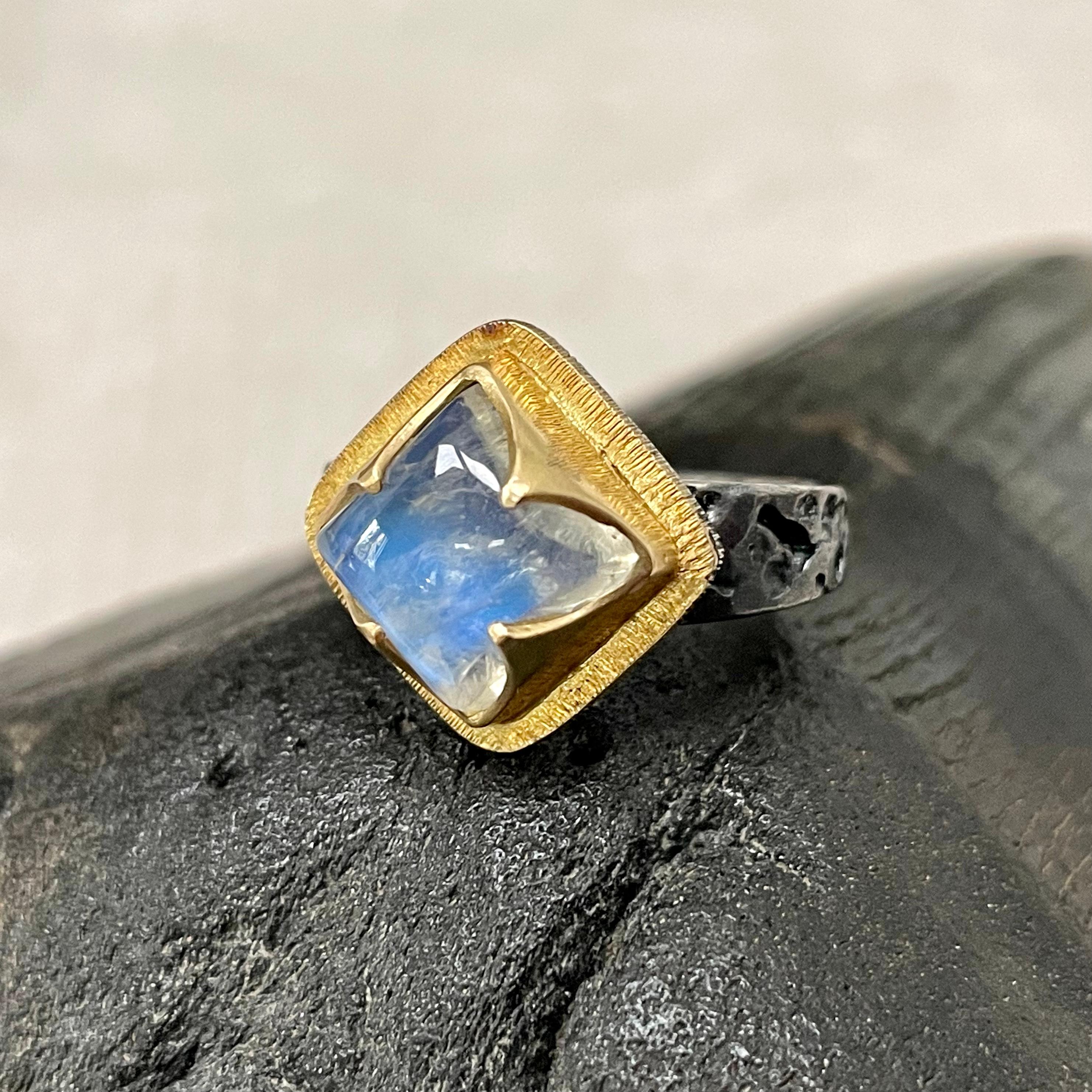 Steven Battelle 5.5 Carats Rainbow Moonstone Oxidized Silver 18K Gold Ring For Sale 8