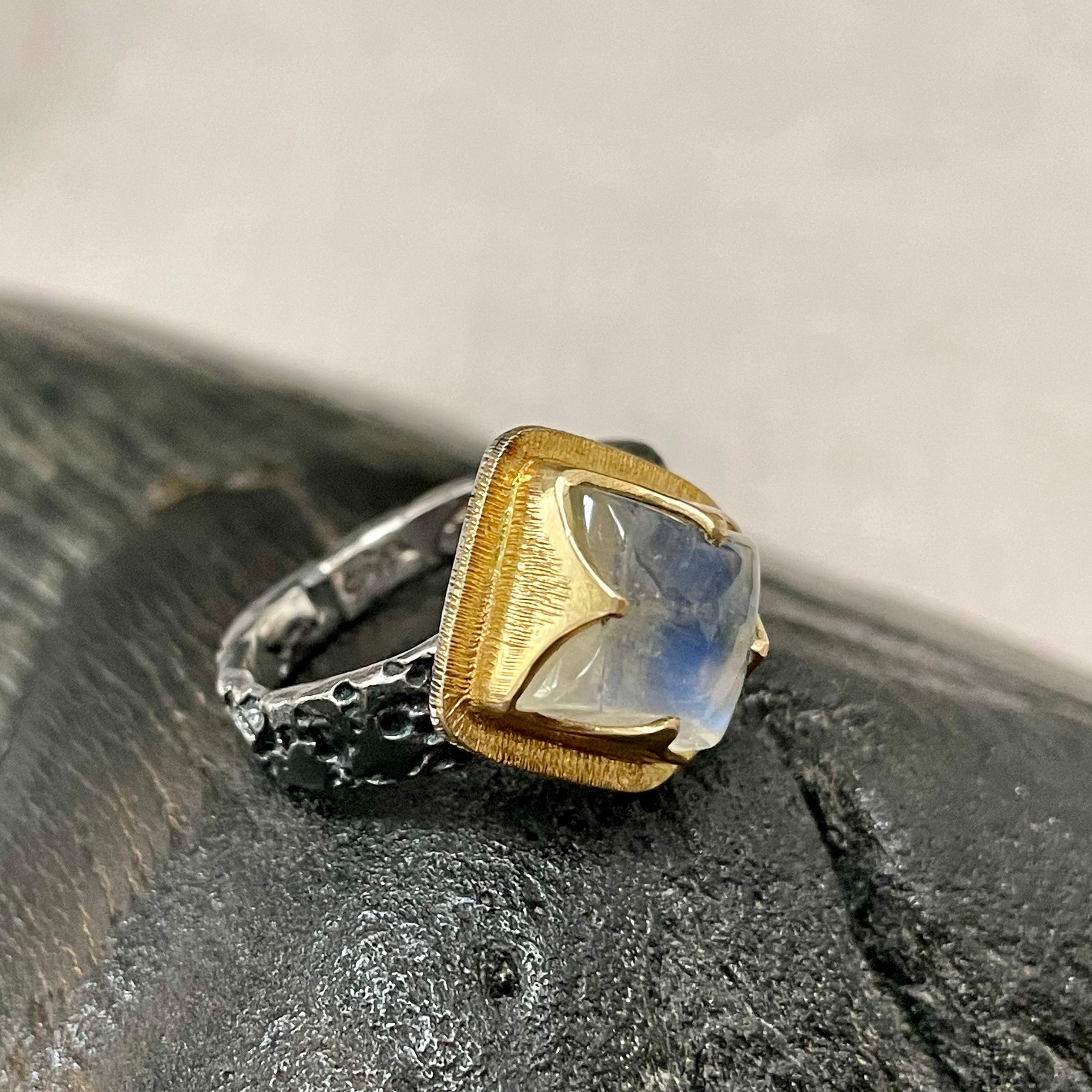 Steven Battelle 5.5 Carats Rainbow Moonstone Oxidized Silver 18K Gold Ring For Sale 9