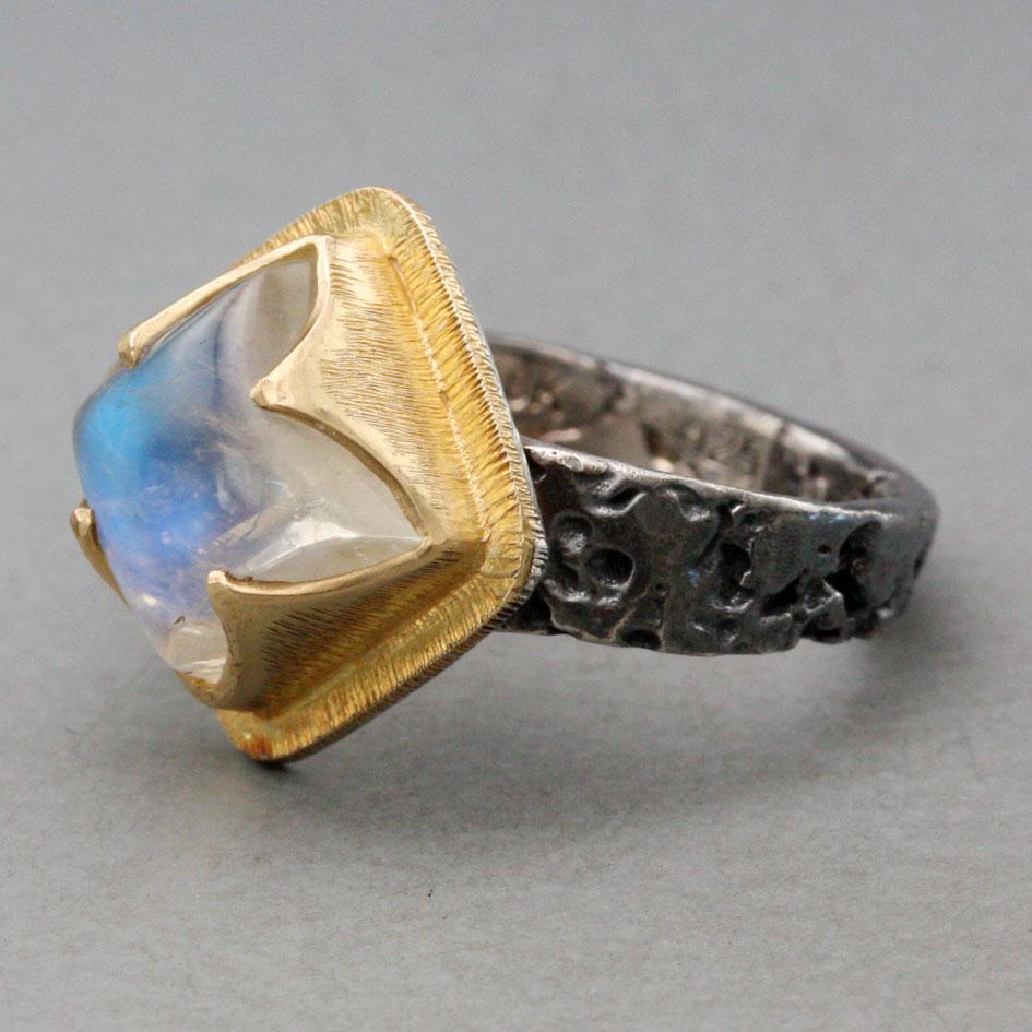 Cabochon Steven Battelle 5.5 Carats Rainbow Moonstone Oxidized Silver 18K Gold Ring For Sale