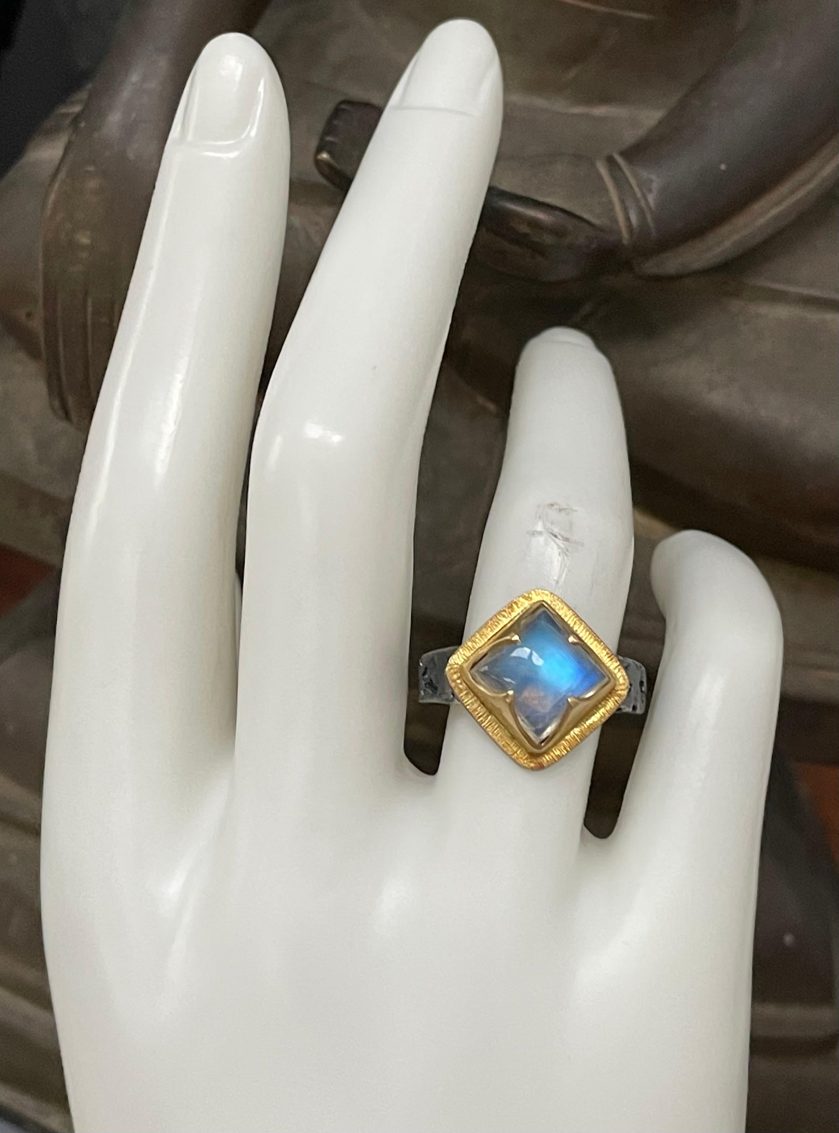 Steven Battelle 5.5 Carats Rainbow Moonstone Oxidized Silver 18K Gold Ring For Sale 1